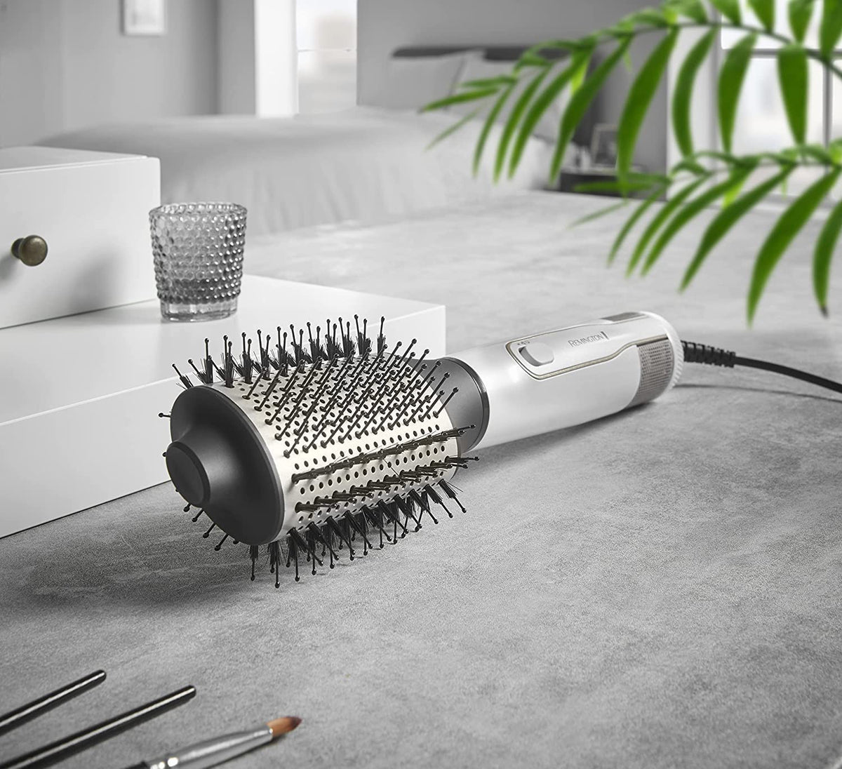 Remington Hydraluxe 2in1 Hot Air Brush: Hair Dryer & Volume Brush (1200 Watts, Hydracare Technology, moisture-retaining ceramic coating, 3 heat/2 separate fan settings) AS8901