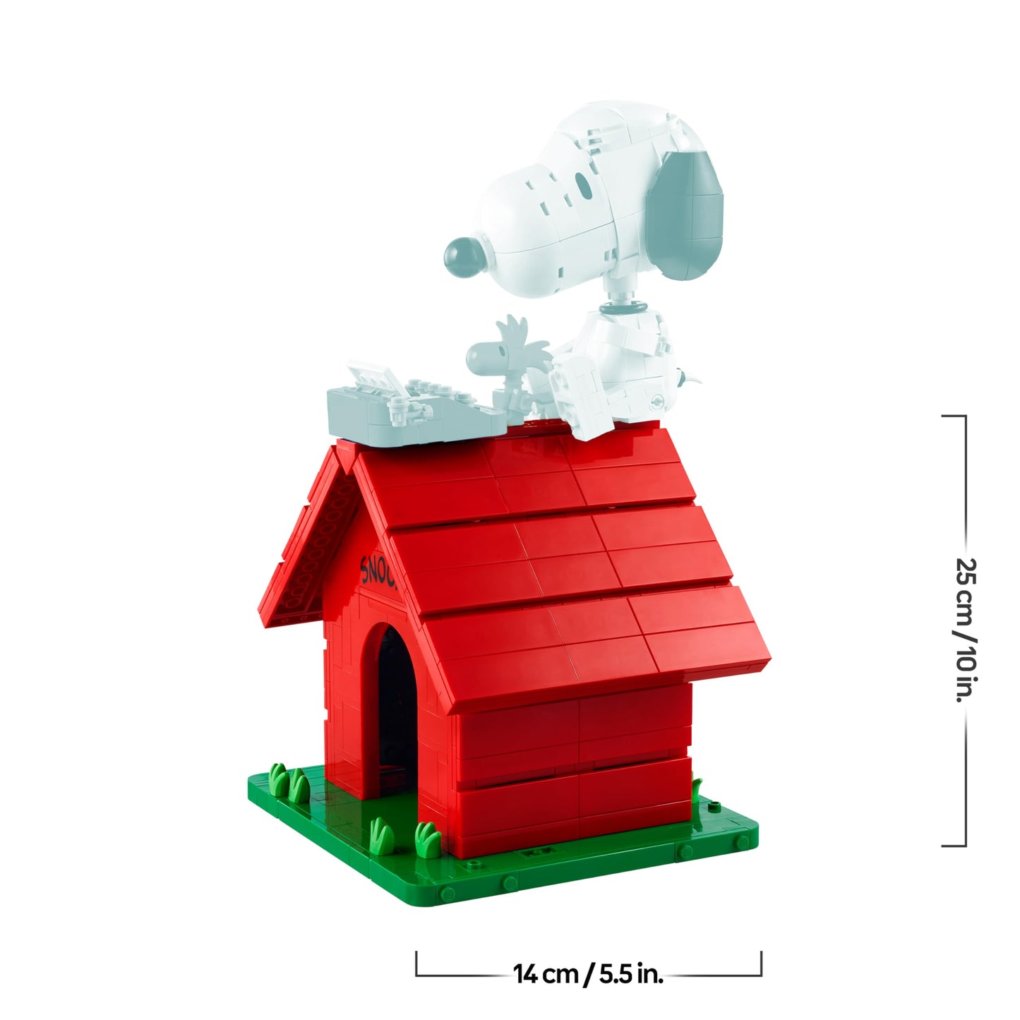 LEGO Ideas Peanuts: Snoopy's Doghouse - Model Building for Adults Snoopy and Woodstock Figures - DIY Decoration for Desk or Shelf - Gift Idea for Fans - 21368