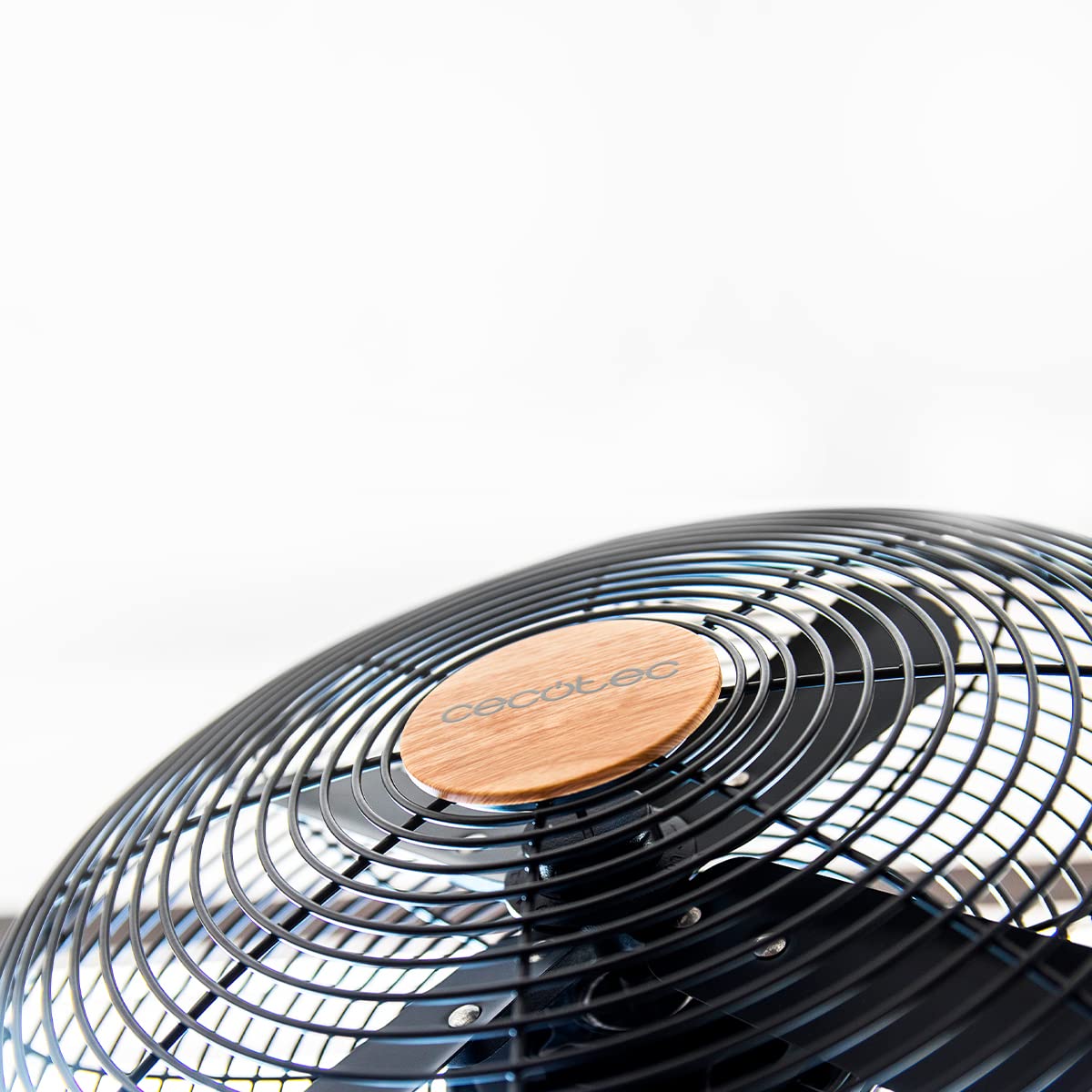 Cecotec table fan EnergySilence 600 WoodDesk. 40W, wood look finish, 12" diameter with 4 blades, 3 speeds, swivel function, height adjustable, maximum security. - 08230