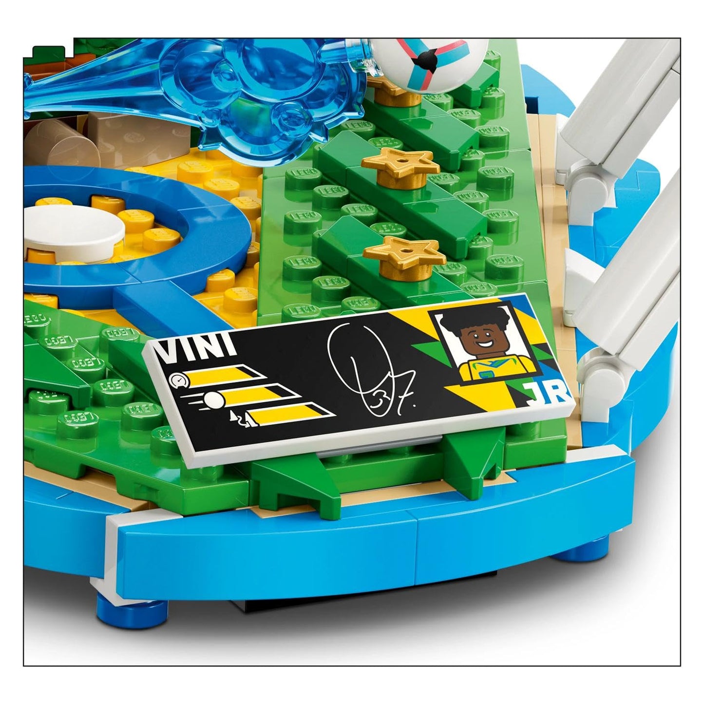 LEGO Editions Vini Jr. - Football highlights toy - 3D model building with minifigure to collect - children's room decoration - gift for boys, girls aged 10 and over and adult sports fans - 43027