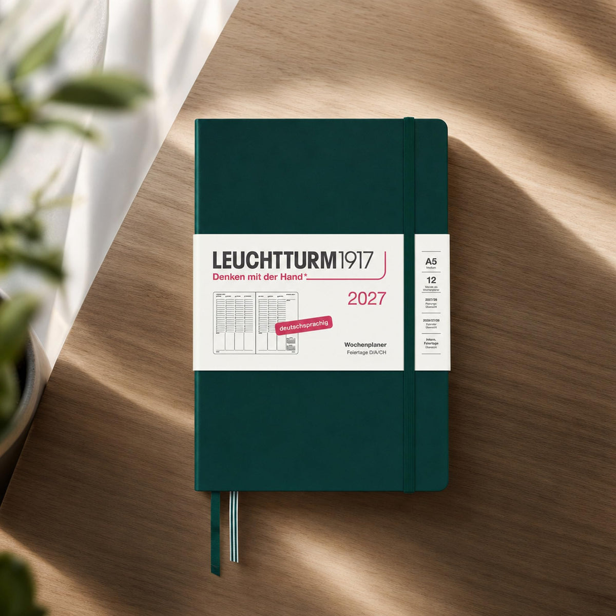 LEUCHTTURM1917 Weekly Planner 2027 Medium (A5) - German, Forest Green, 210 x 145 mm, January-December (12 months), weekly overview with hourly grid 7:00-22:00 per column, hardcover, 80 g/m² paper - 400150