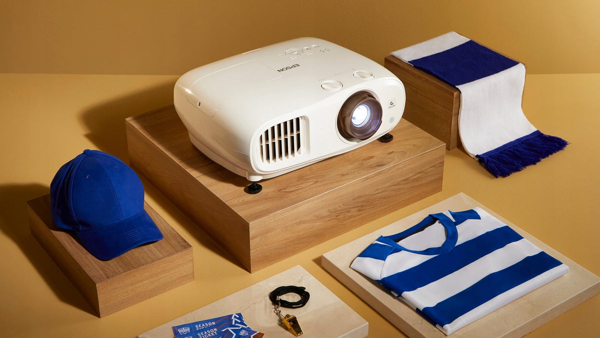 Epson EH-TW7000 4K Pro-UHD 3LCD projector (3,000 Lumen white and color brightness, contrast ratio 40,000:1, optional WiFi, HDMI) - V11H961040