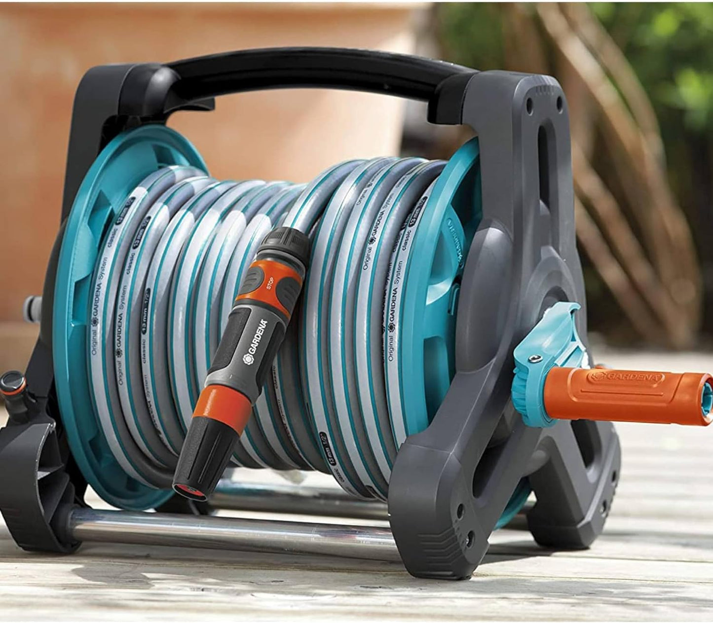 Gardena Classic hose reel 10 set: garden hose set including hose reel and 10 m hose, high stability, adapter, syringe, carrying handle, for patios (8010-20) - 08010-20