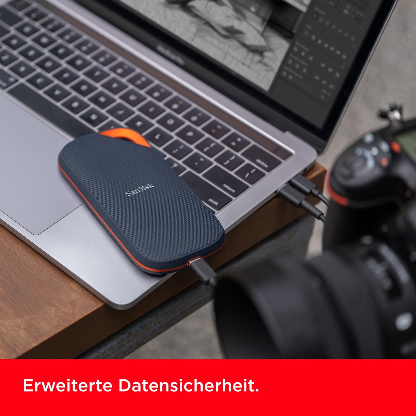 SanDisk Extreme PRO with USB4 4TB (portable SSD, up to 3,800 MB/s read speed, robust design with IP65, compatible with USB-C & Thunderbolt, silicone case & aluminum housing) - SDSSDE82-4T00-G25