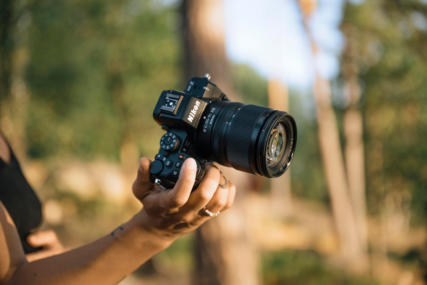 Nikon Nikkor Z DX 16-50mm f/2.8 VR (fast lens for photo and video, great bokeh, 330 grams light, image stabilizer) - JMA725DA