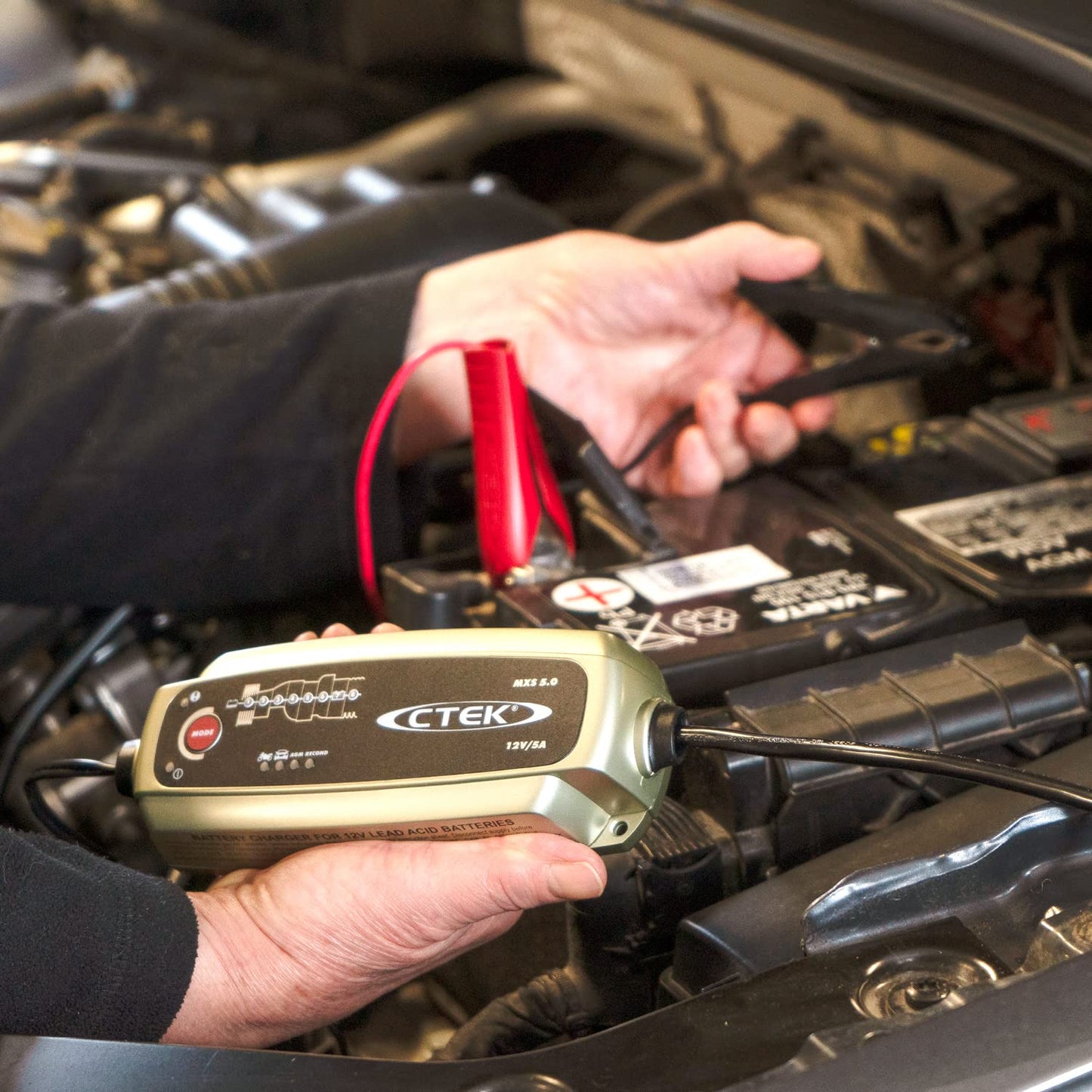 CTEK MXS 5.0, battery charger 12V, temperature compensation, intelligent car battery charger, car and motorcycle charger, battery maintainer with reconditioning mode and AGM option