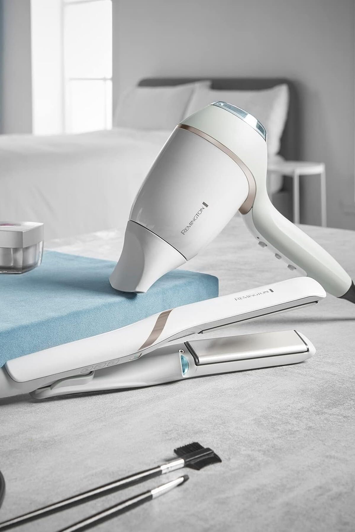 Remington Straightener [Test Winner] Hydraluxe Pro (Mist Technology "Hydracare" for long-lasting results without heat damage, moisture-retaining ceramic coating) Hair Straightener S9001 - 45704560100