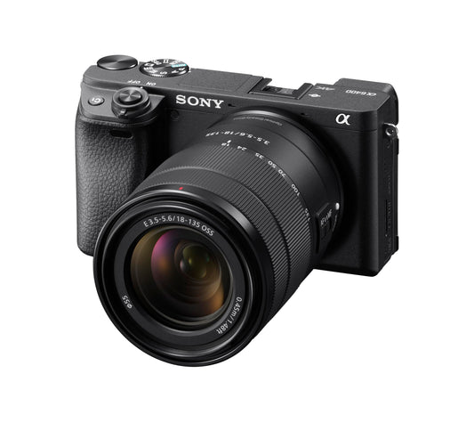 Sony Alpha 6400 APS-C Spiegellose Kamera mit 18-135mm - ILCE6400AMB.CEC