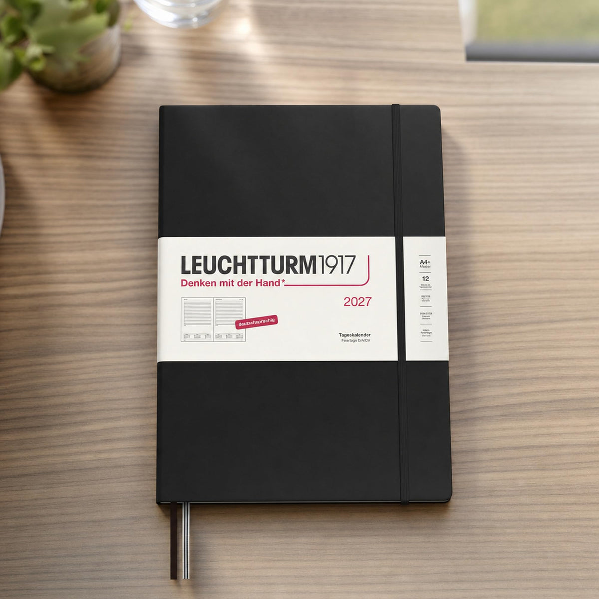LEUCHTTURM1917 Calendar zilnic 2027 A4+ (Master) - germană, negru, 225 x 315 mm, ianuarie-decembrie (12 luni), 1 pagină pe zi, grilă orară 7:00-22:00, copertă cartonată, hârtie de 100 g/m² - 400156