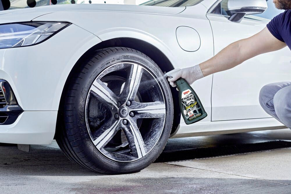 SONAX FelgenBeast package with BeastCap removes even beastly dirt on all polished, chrome-plated and matt steel and light alloy rims Art no. 07653000