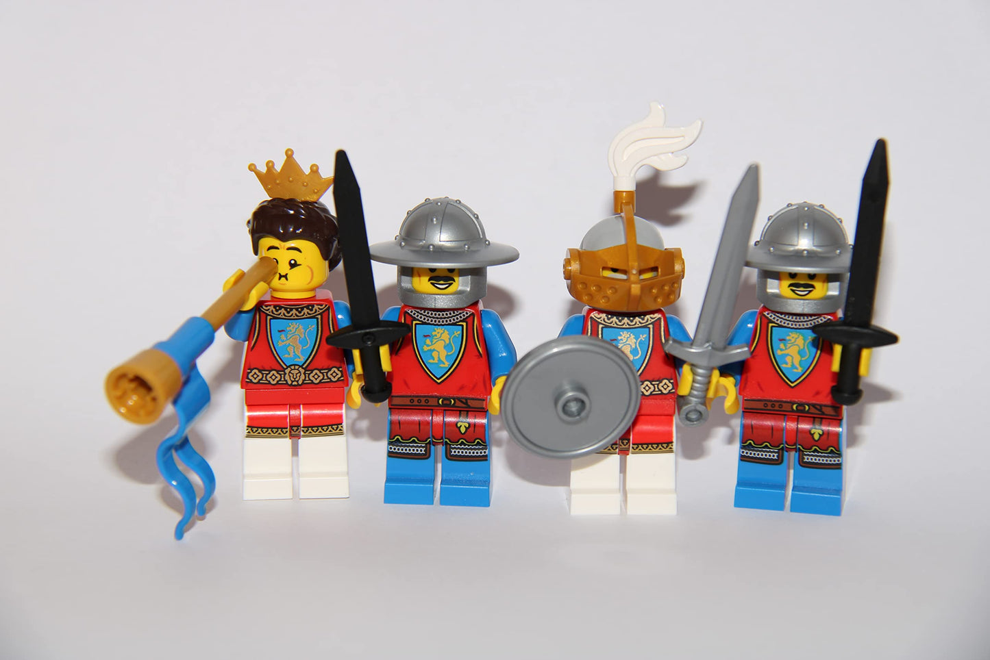 LEGO Knight Minifigures: Lion Knight & Falcon Knight Figures, Black Falcon Knights, Lion Knights (Lion Knights & Falcon Knights)