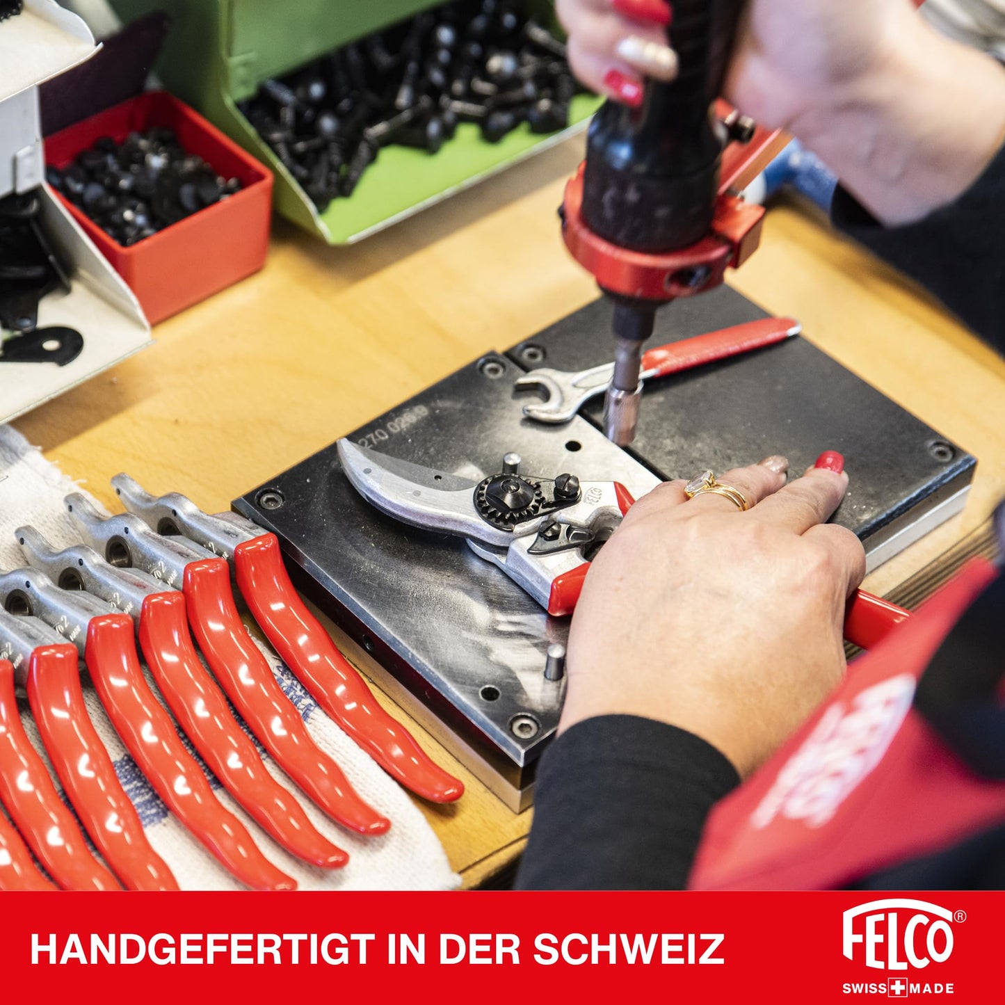 FELCO 14 bypass secateurs for small hands, right-handed, 40 mm hardened steel blade, forged aluminum handles, ergonomically compact, precise cut up to 18 mm, Swiss Made