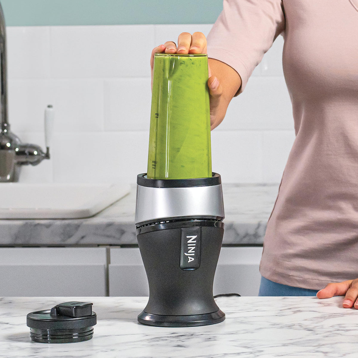 Ninja Slim Mixer și Smoothie Maker, 700 W, 2 x 470 ml, Argintiu/Negru - QB3001EUS