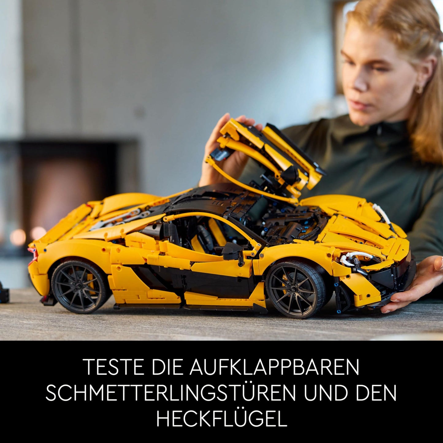 LEGO Technic McLaren P1, super sports car set for adults, gift for car fans, scale collector's item with V8 piston engine and 7-speed gearbox, model car, toy car set 42172