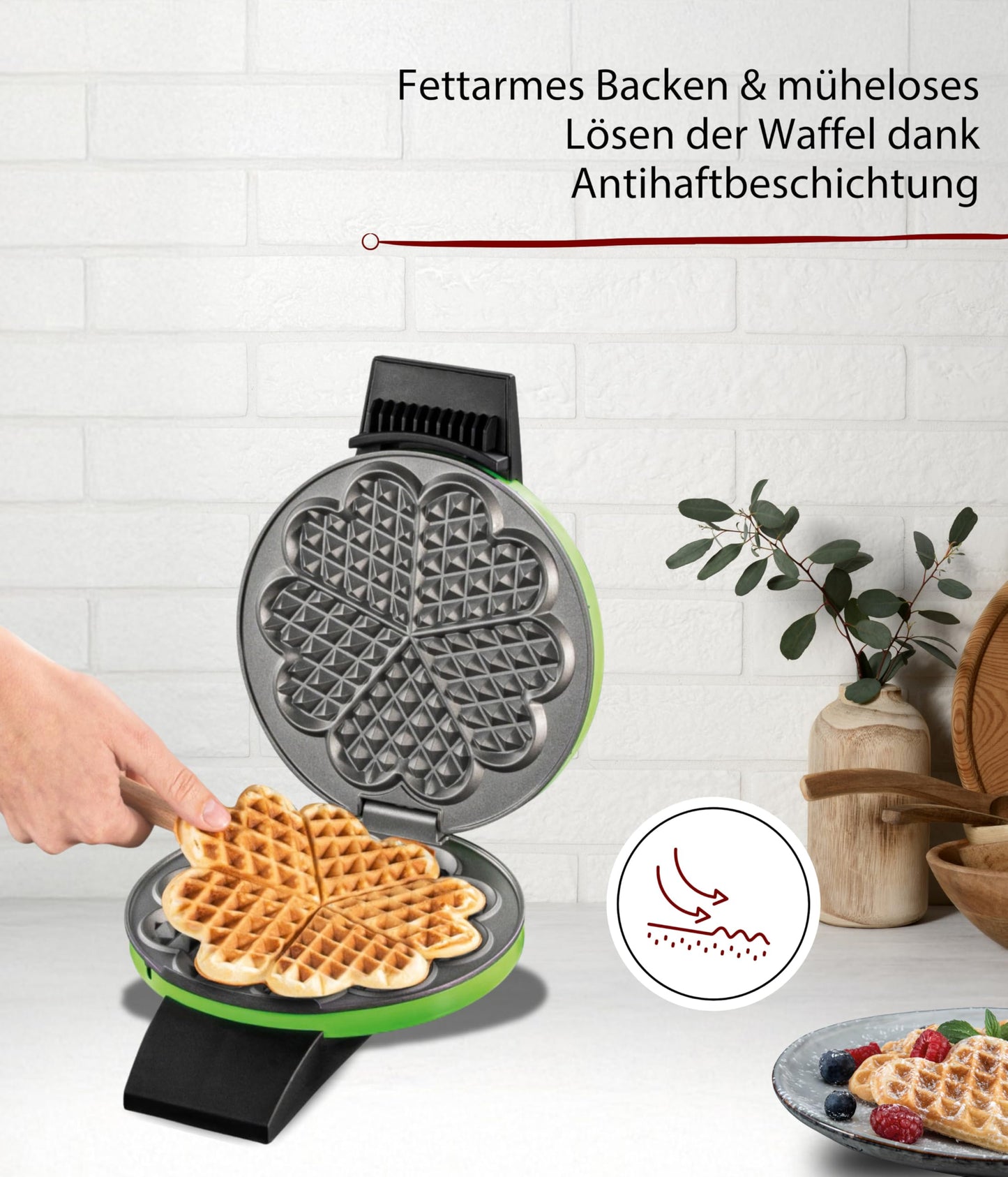 Cloer 1627-14 waffle iron for classic heart waffles, 930 W, waffle size 15.5 cm, continuously selectable browning level, green