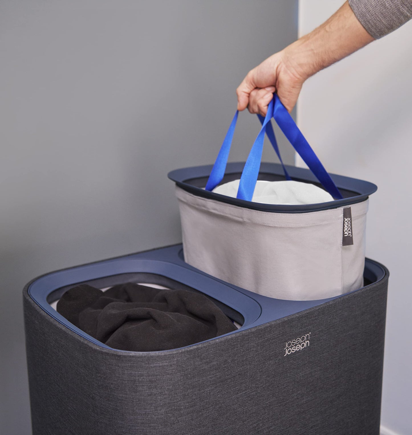 Joseph Joseph Tota - 90L Laundry Hamper with Lid, Separate Compartments with Removable Cotton Bags with Handles for Easy Carrying and Separation of Garments - Charcoal Black - 50004
