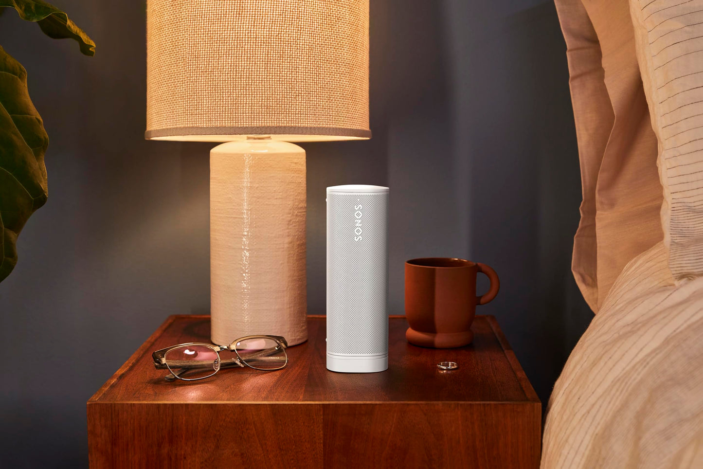 Sonos Roam 2 | Lightweight, mobile and waterproof speaker with Bluetooth, WLAN, at least 10 hours of battery life and voice control for indoors and outdoors - white - ROAM2R21
