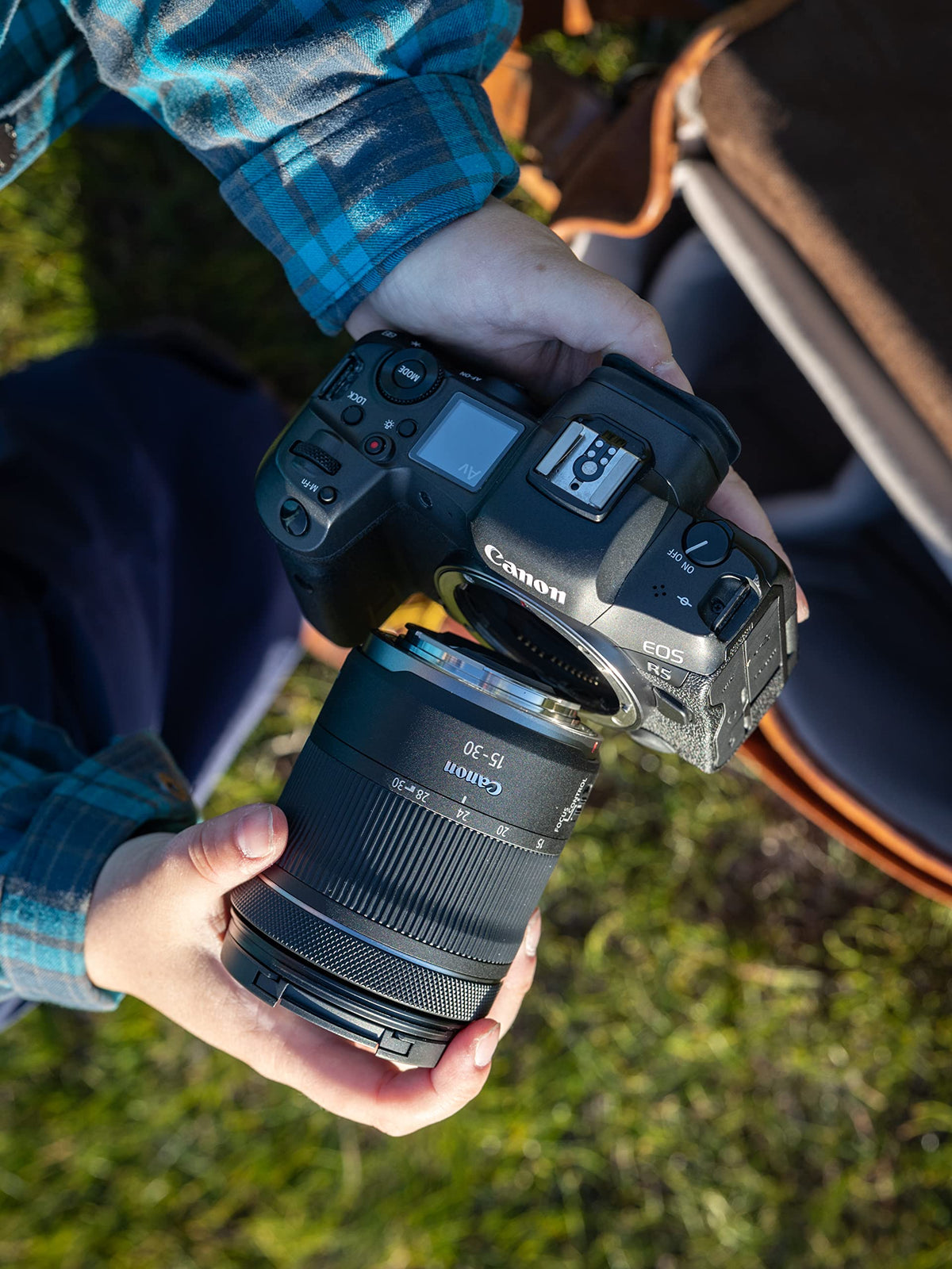 CANON RF 15-30mm F4.5-6.3 is STM Lens (Ultra Wide Angle Zoom, 5.5-stop Optical Image Stabilizer, Center Macro Mode, 67mm Filter Thread, compatible with In-Body IS up to 7 stops) black - 5775C005