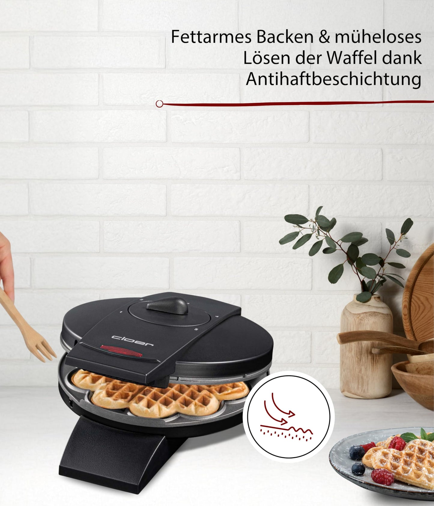 Cloer 1620 waffle iron for classic heart waffles, 930 W, waffle size 15.5 cm, continuously selectable browning level, black