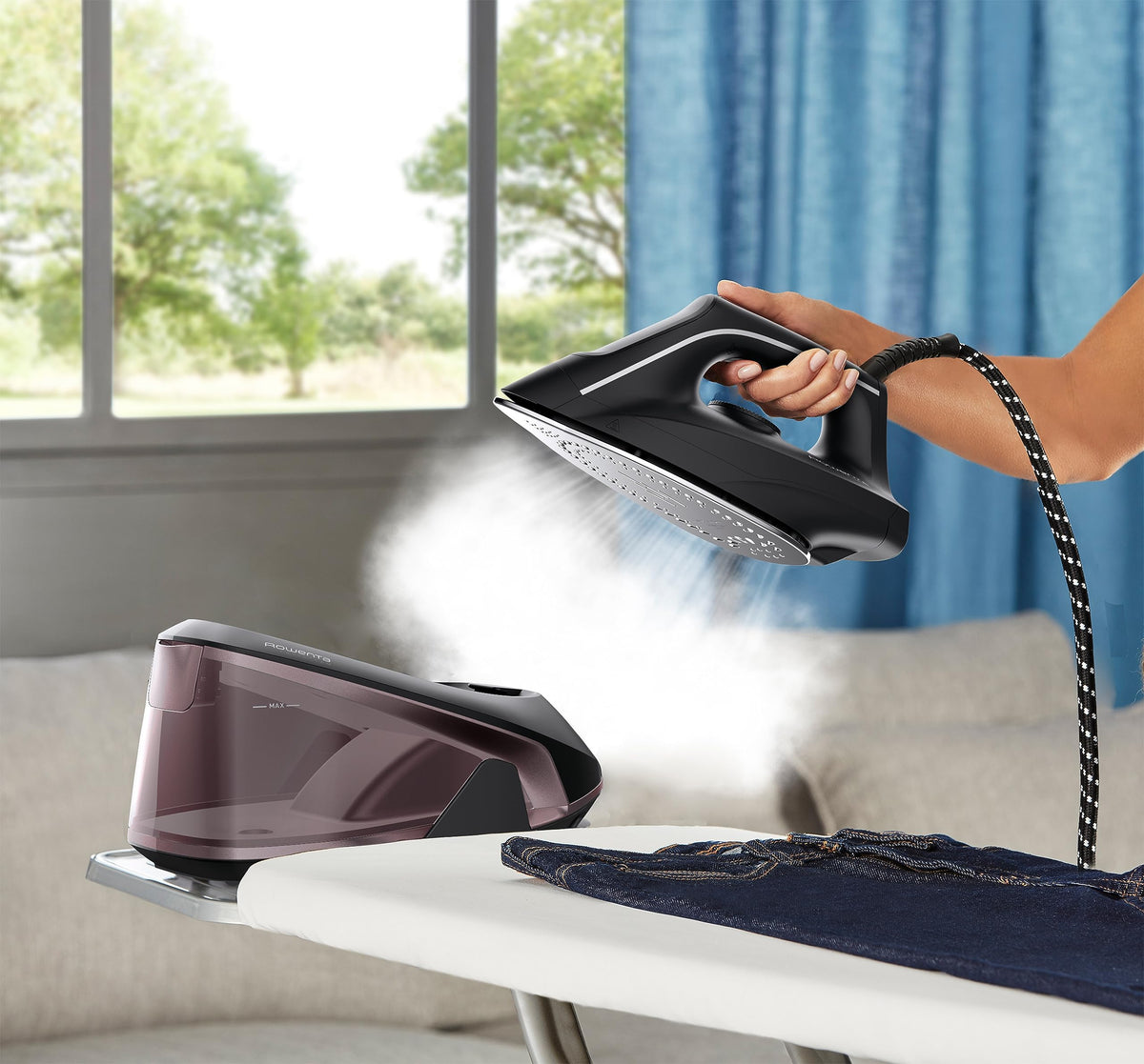 Rowenta VR5120 Easy Steam Stație de călcat cu aburi, 2400 Watt, 110 g/min. abur variabil, 210 g/min. jet de abur suplimentar, încălzire rapidă, rezervor de apă de 1,4 L, sistem anticalcar, mod Eco, Canelă/Negru