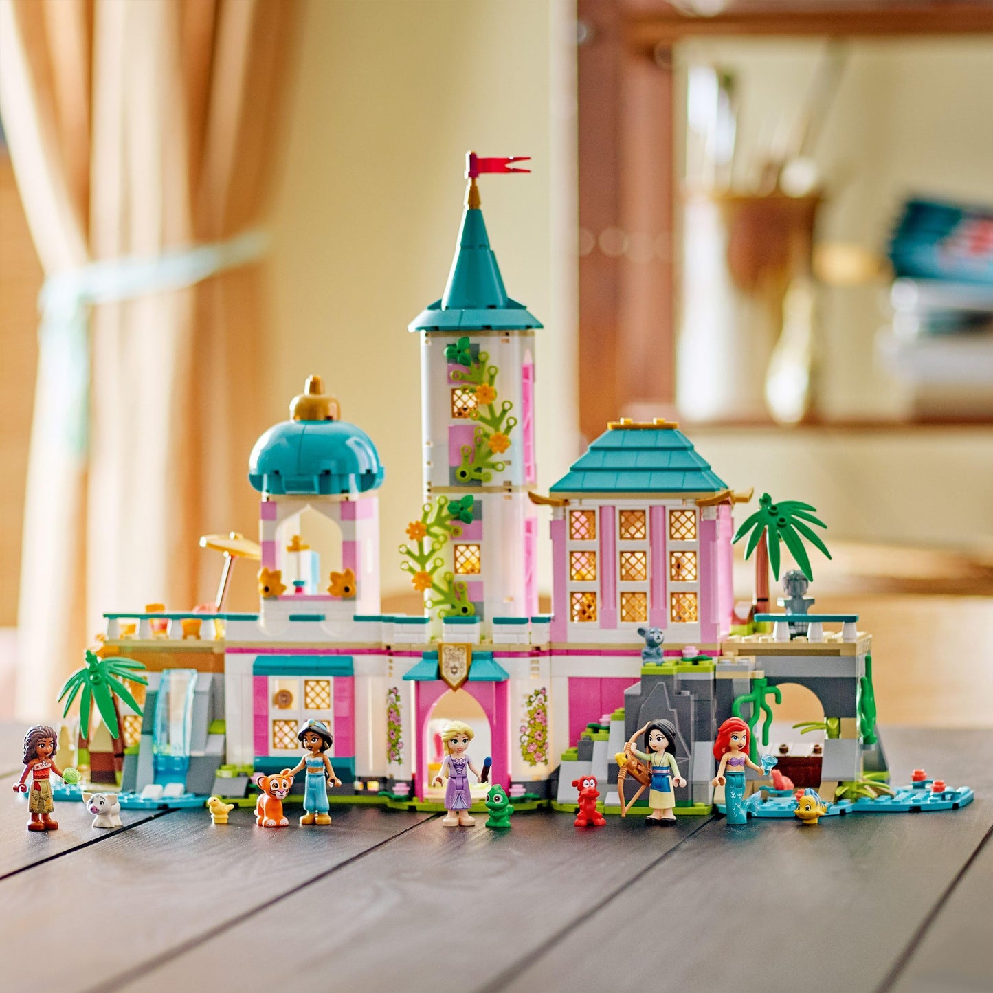 LEGO ǀ Disney Princess Castle & Royal Pets - Detailed Interior Set - Includes Ariel, Rapunzel, Mulan, Jasmine & Moana Mini Figures - Gift for Ages 6+ - 43267