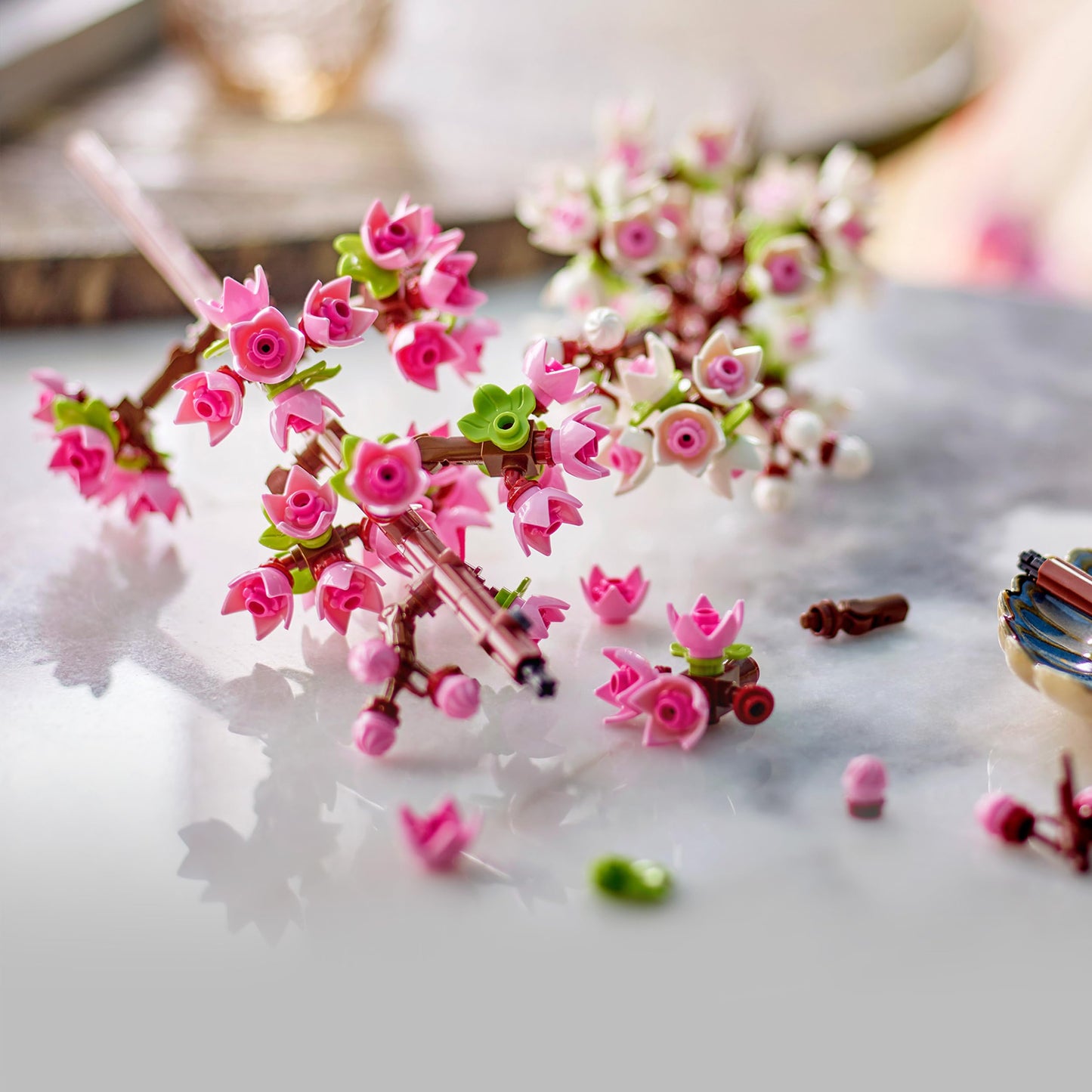 LEGO Botanicals Cherry Blossoms - Toy with artificial flowers - Creative decoration for desk - Playset with flowers for building and displaying Gift for girls and teenagers aged 8 and up - 40725