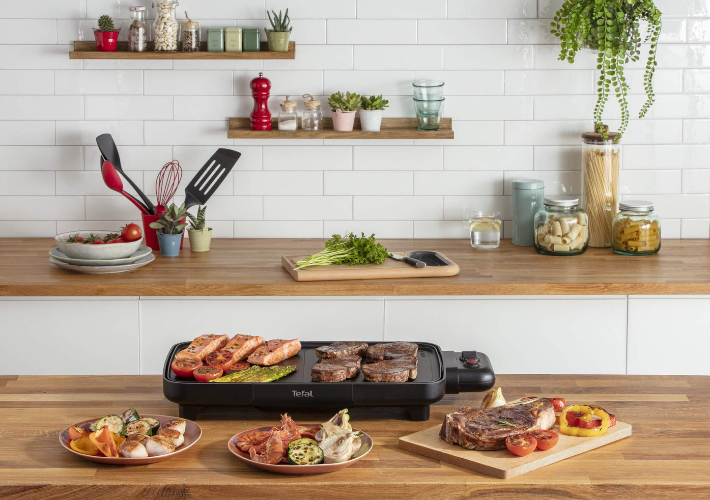 Tefal Plancha Booster table grill, 2200 W, extra large grill surface, boost zone, 6 temperature levels, continuous grill plates, including fat drain channel, Thermo-Spot, black, CB6428