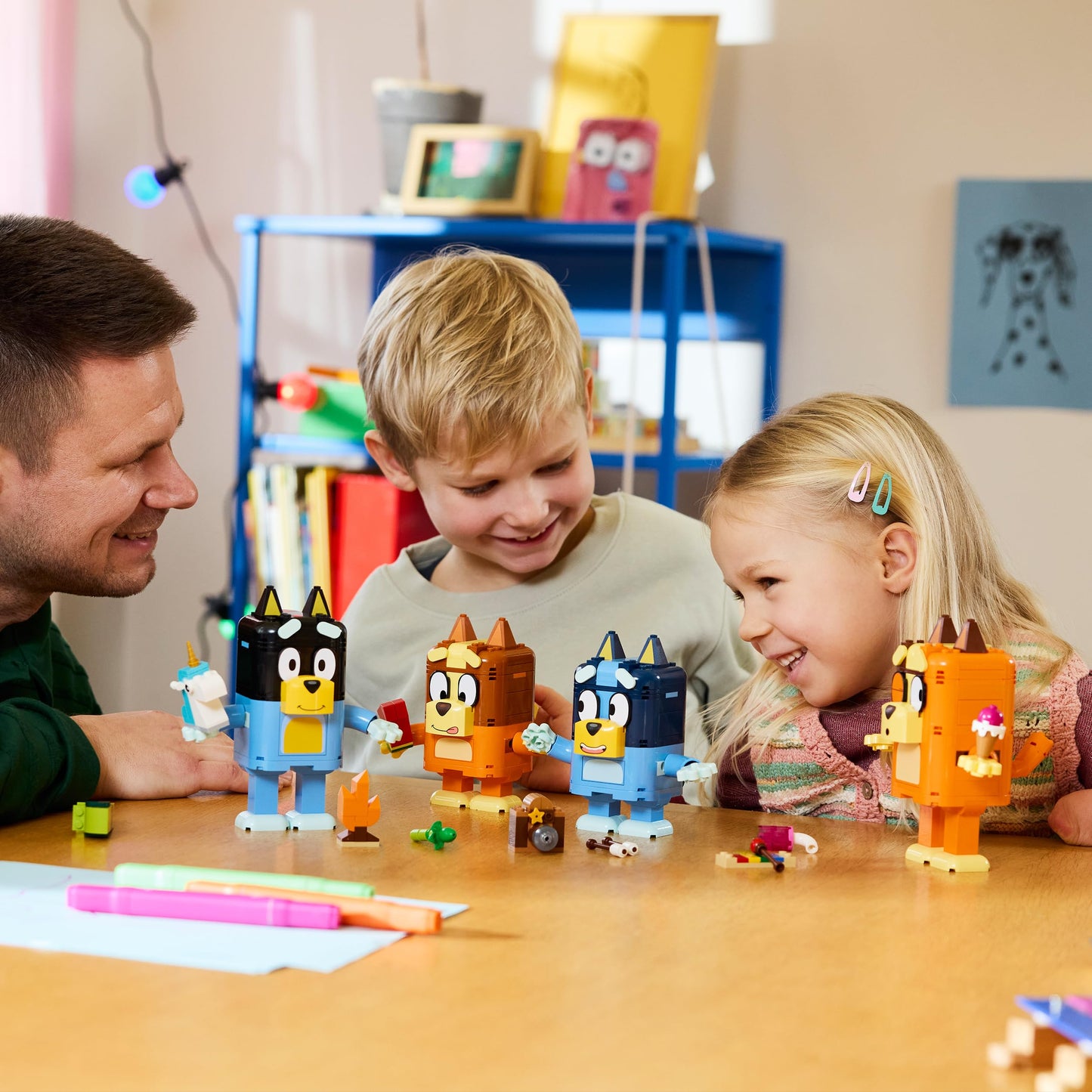 LEGO Blueys family bricks - educational toy including 4 figures with different facial expressions & accessories - Montessori set - birthday gift for girls and boys aged 5 and over - 11217