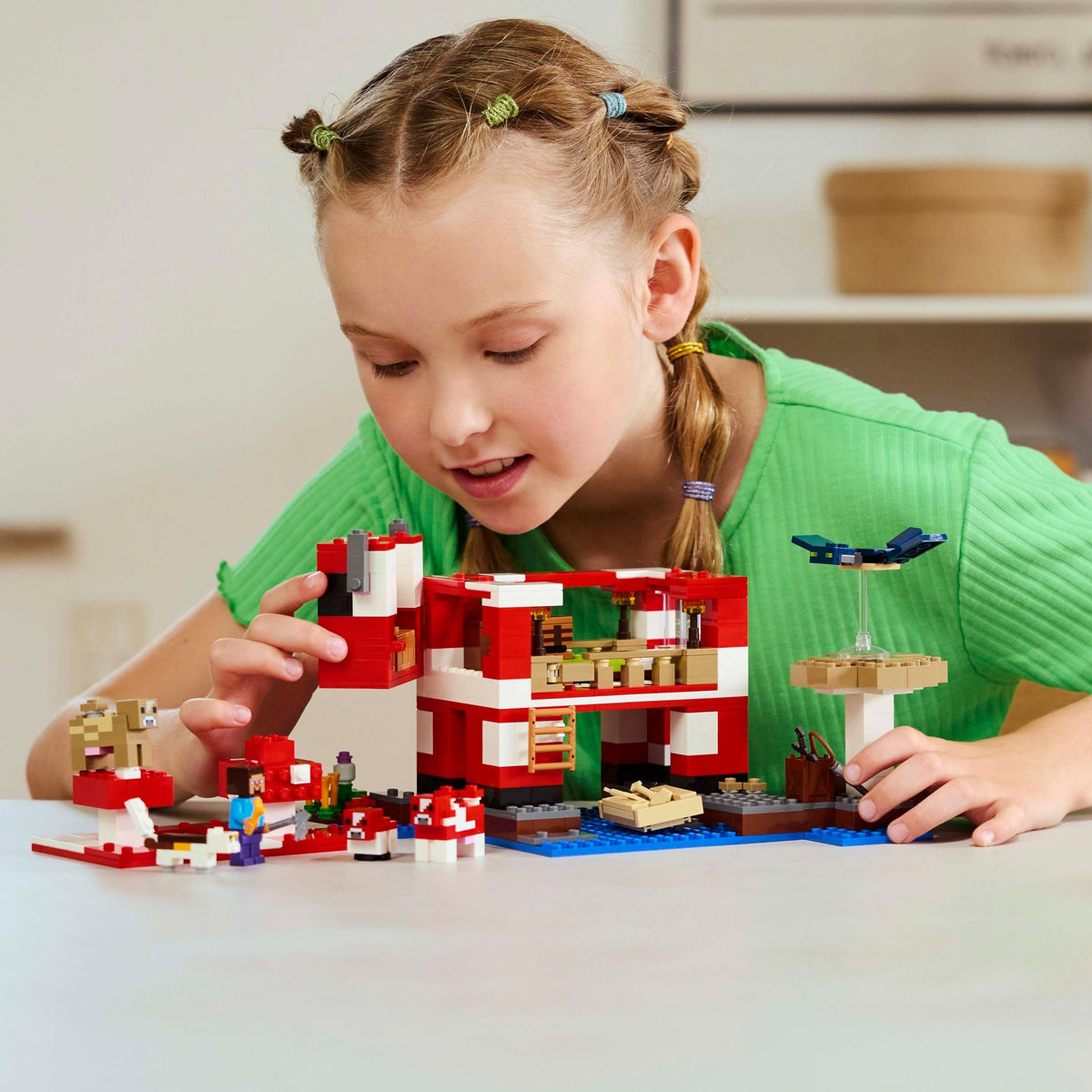 LEGO Minecraft Casa ciupercii - Jucărie de gaming cu figurina Steve, moburi, o masă de lucru și o fermă - Set interactiv de joc - Cadou de gaming pentru fete și băieți de la 8 ani 21270