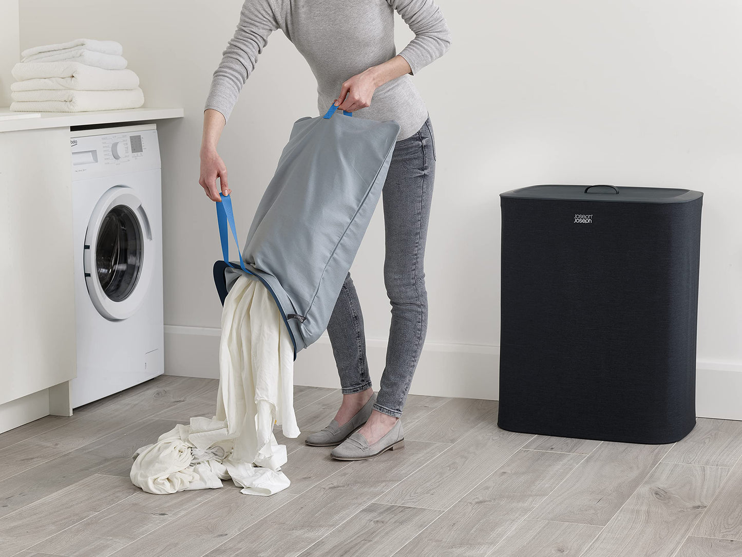 Joseph Joseph Tota - 90L Laundry Hamper with Lid, Separate Compartments with Removable Cotton Bags with Handles for Easy Carrying and Separation of Garments - Charcoal Black - 50004