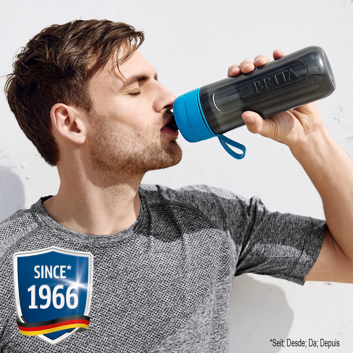 BRITA Sticlă de filtrare a apei albastră (600ml) / Sticlă de băut practică cu filtru de apă pentru deplasare din plastic fără BPA / Filtrează în timpul băutului / Potrivită pentru mașina de spălat vase - S1200
