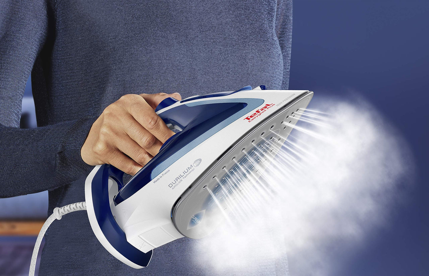 Tefal Easygliss steam iron, 2500 watts, steam boost 220 g/min., tank capacity 270 ml, Durilium Airglide soleplate, quick heat-up time, XL water tank refill opening, blue/white, FV5736