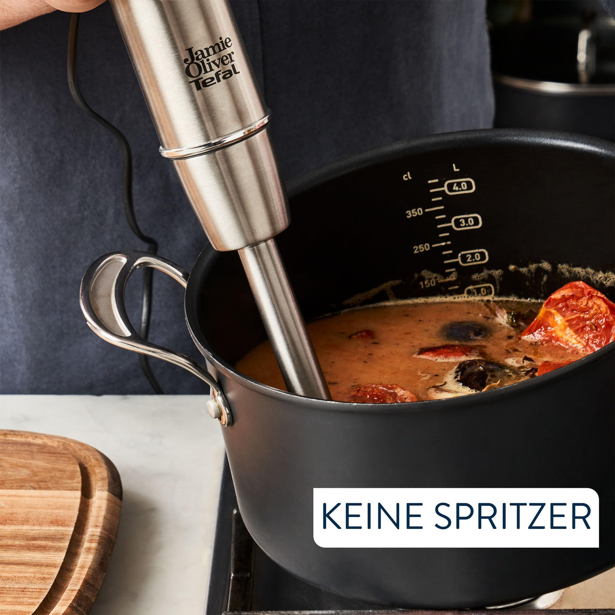 Jamie Oliver de la Tefal Mixer de imersie, lame din oțel inoxidabil, 1200 Watt, picior de mixer potrivit pentru mașina de spălat vase, declanșator cu viteză multiplă, protecție împotriva stropirii, inclusiv pahar de 800 ml, mixer, negru/inox, HB95JD10