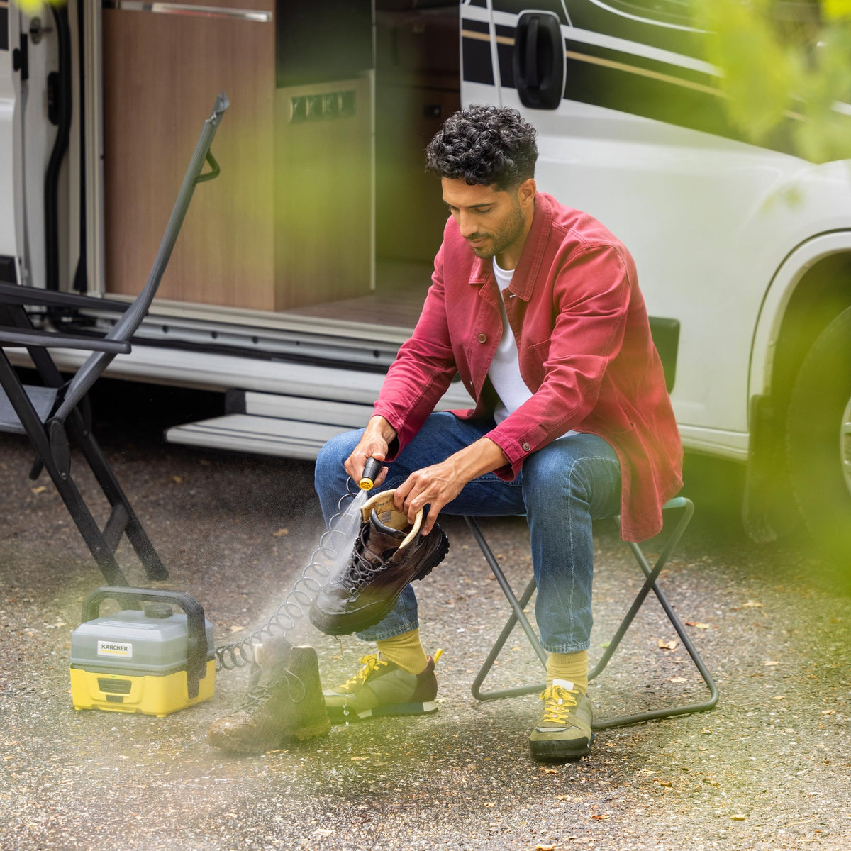 Kärcher OC 3 Bike Box Pressure Cleaner, low pressure, flow rate: 2 l/h, weight: 2.2 kg, 4 l tank, spiral hose: 2.8 m, flat jet nozzle, universal brush, cleaning agent, microfiber cloth, accessory box - 1.680-017.0