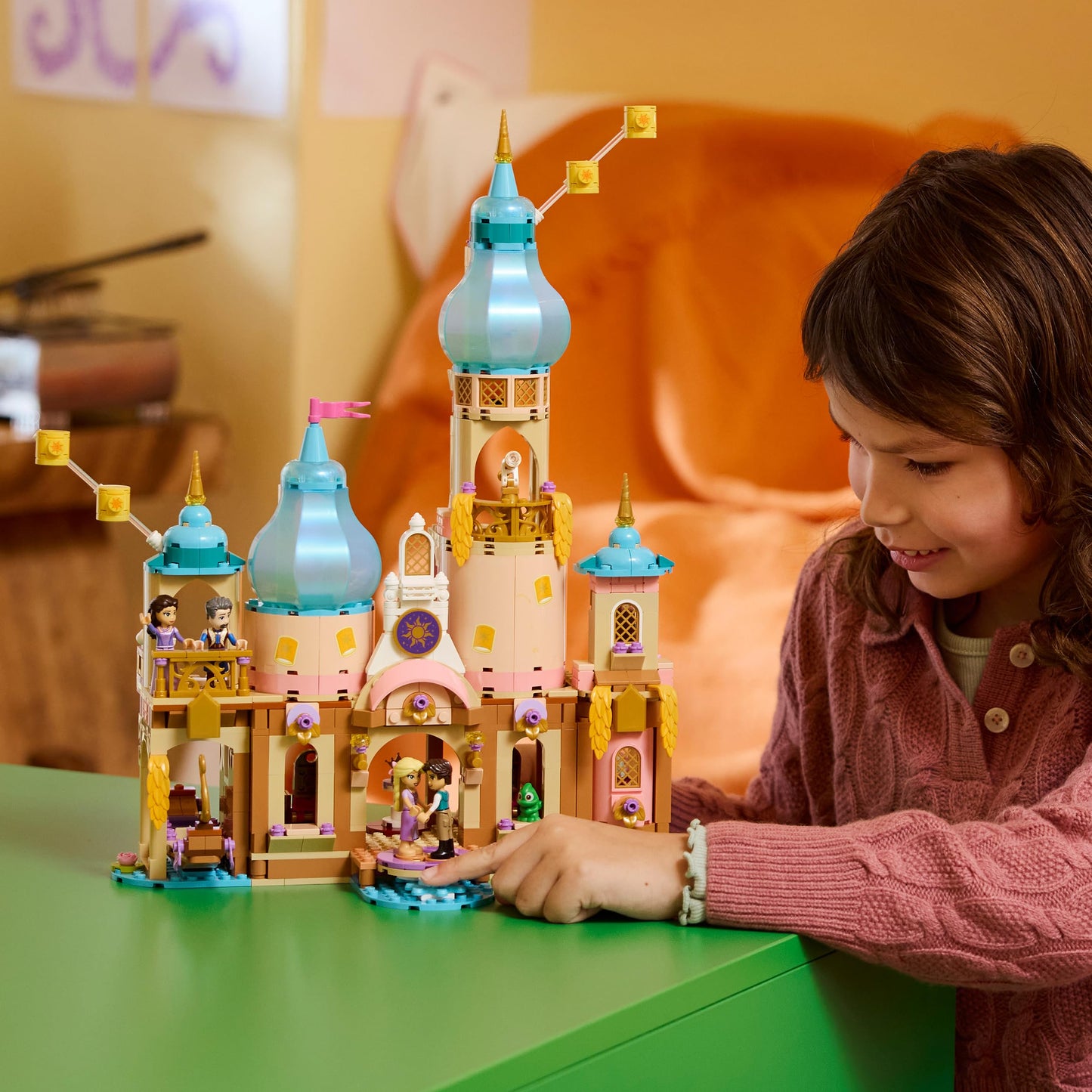 LEGO ǀ Disney Princess Rapunzel's Castle - exhibition model with 4 mini dolls, Pascal figure and accessories - birthday gift for girls aged 6 and over and fans of Rapunzel - newly released - 43297