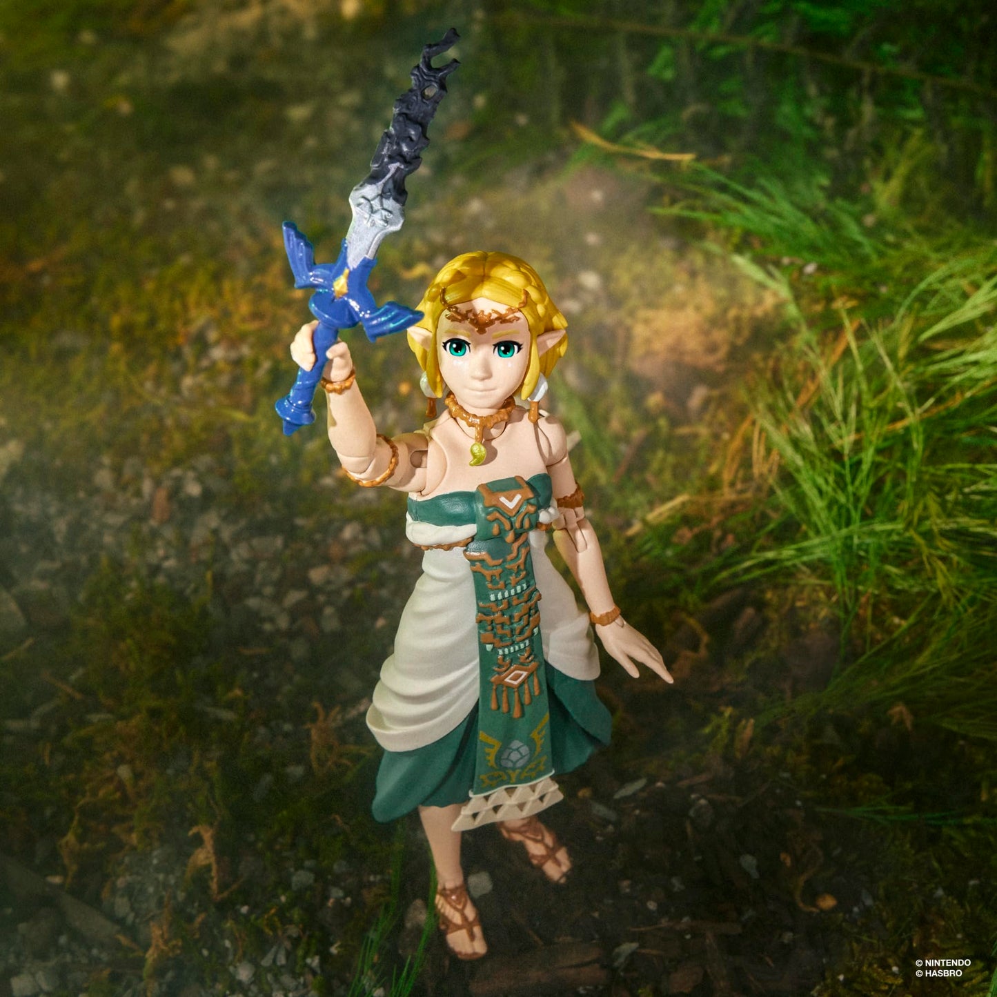 The Legend of Zelda Heroes of Hyrule Princess Zelda, The Legend of Zelda: Tears of the Kingdom Premium Collectible Action Figure (15cm) - G45165X0