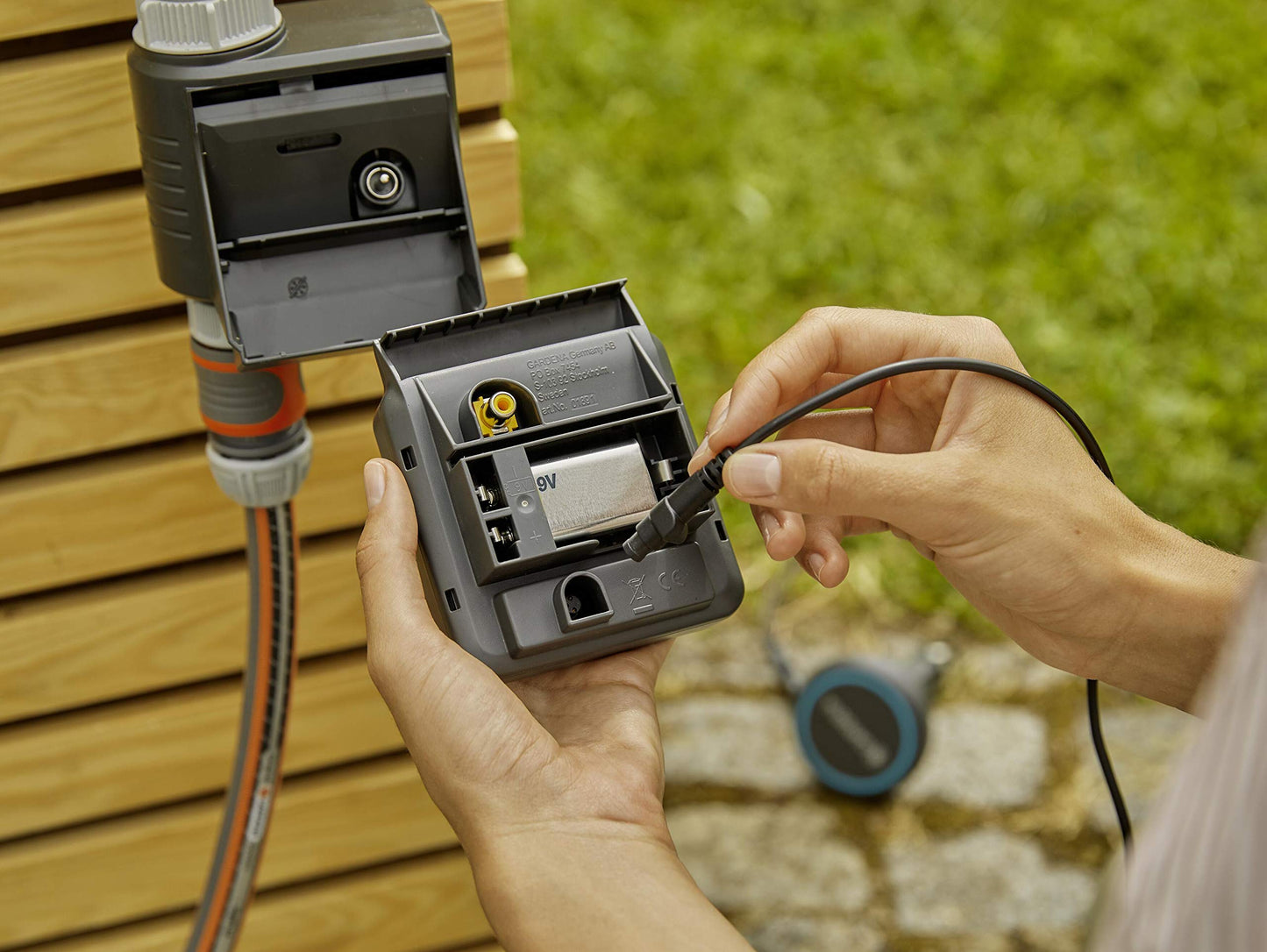 Gardena irrigation control with Bluetooth app: Automatic irrigation for garden and balcony, configurable via app, irrigation cycles in 3 schedules, 10 m range (01889-20)