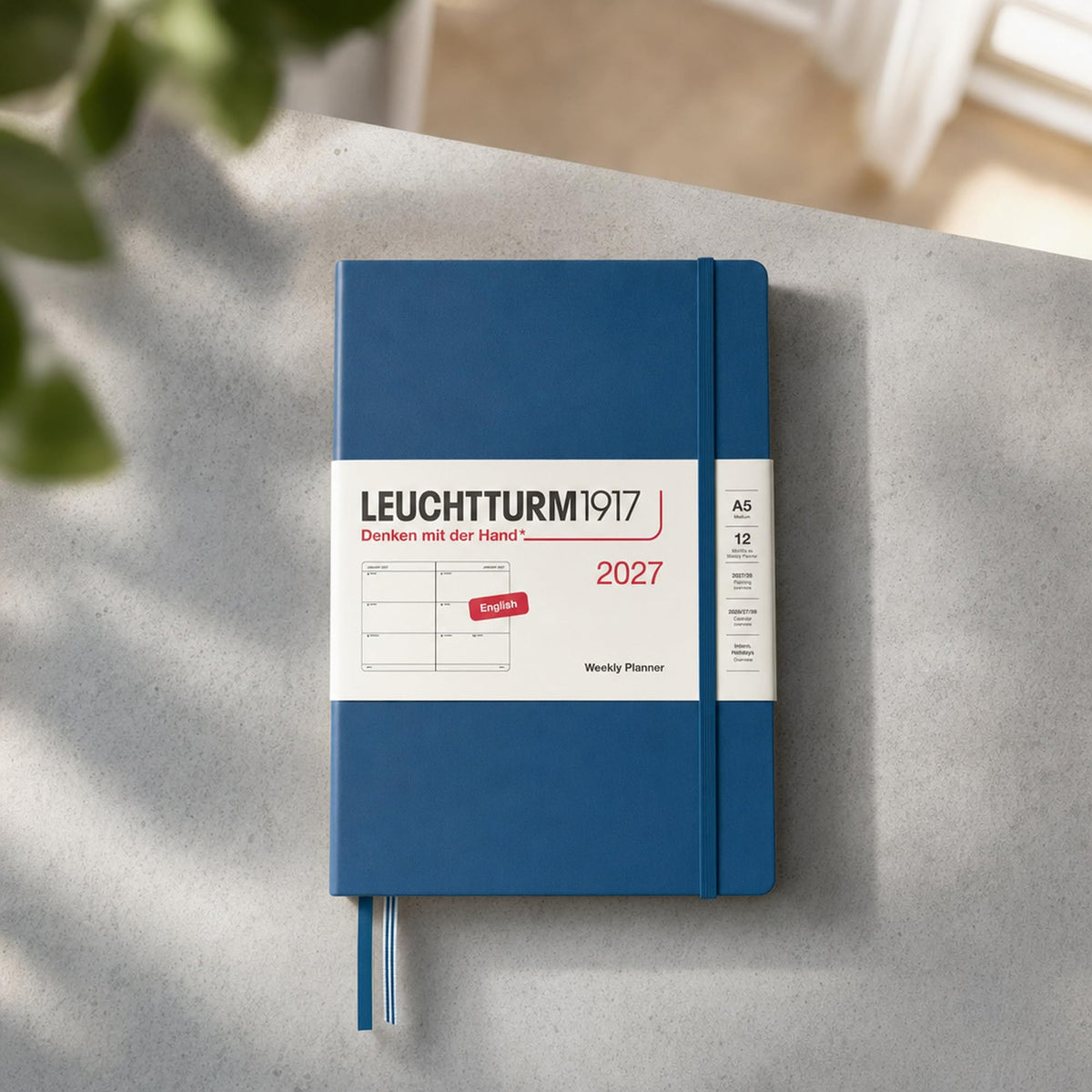 LEUCHTTURM1917 Calendar săptămânal 2027 Mediu (A5) - Engleză, Indigo, Hardcover, 145 x 210 mm, 12 luni - ianuarie-decembrie 2027, 1 săptămână pe pagină dublă, hârtie de 80 g/m² cu compatibilitate ridicată cu cerneală - 400274