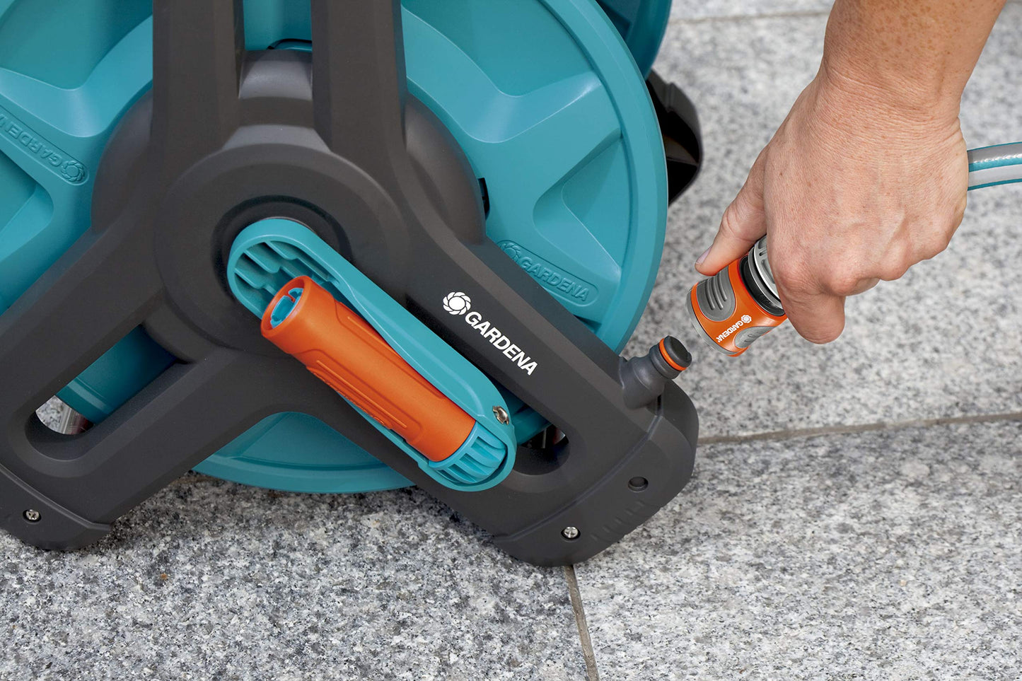 Gardena Classic hose reel 50: water hose reel for garden hose max. 50 m (13 mm hose), compact design, with drip stop, angled hose connection (8007-20) - 08007-20