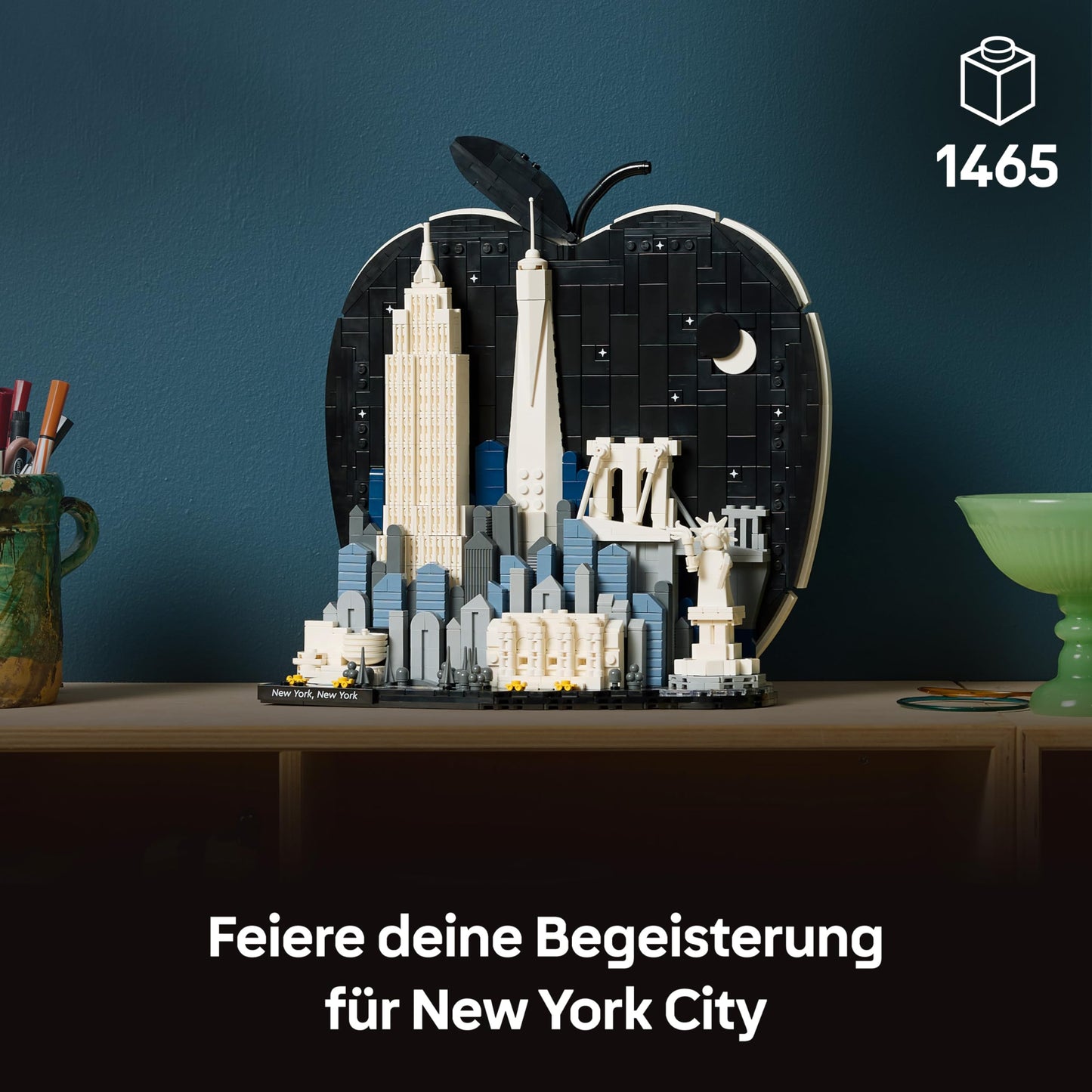 LEGO Architecture New York City - The Big Apple - Miniature building set for adults - 3D shelf decoration with landmarks including Empire State Building and Brooklyn Bridge - DIY gift idea - 21066