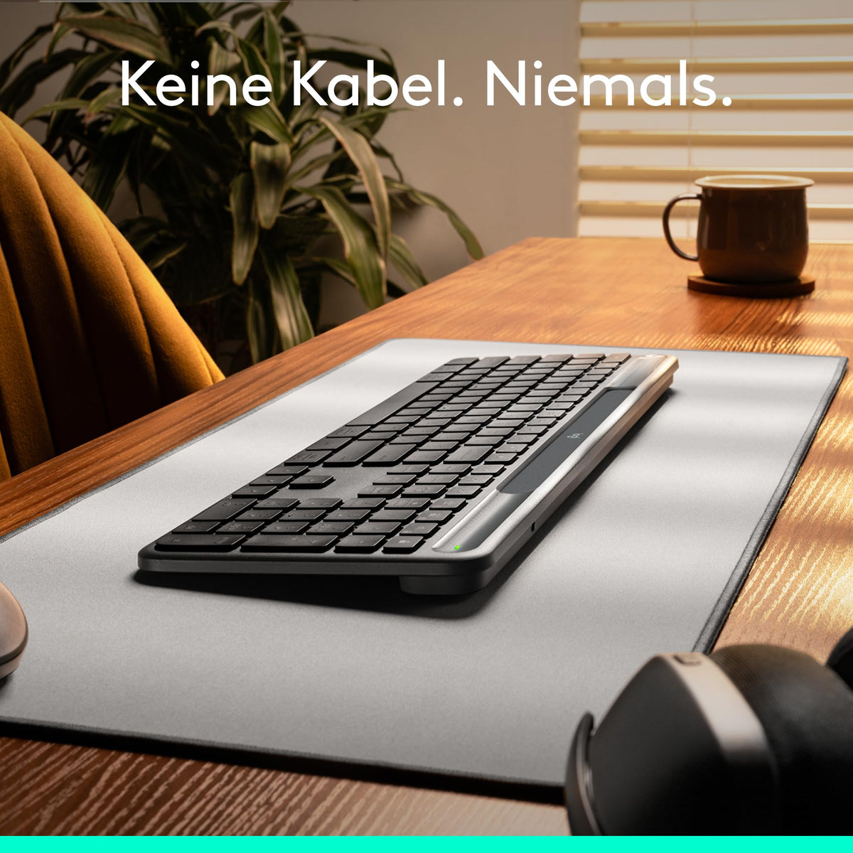 Logitech Signature Slim Solar+ tastatură wireless - 920-013757