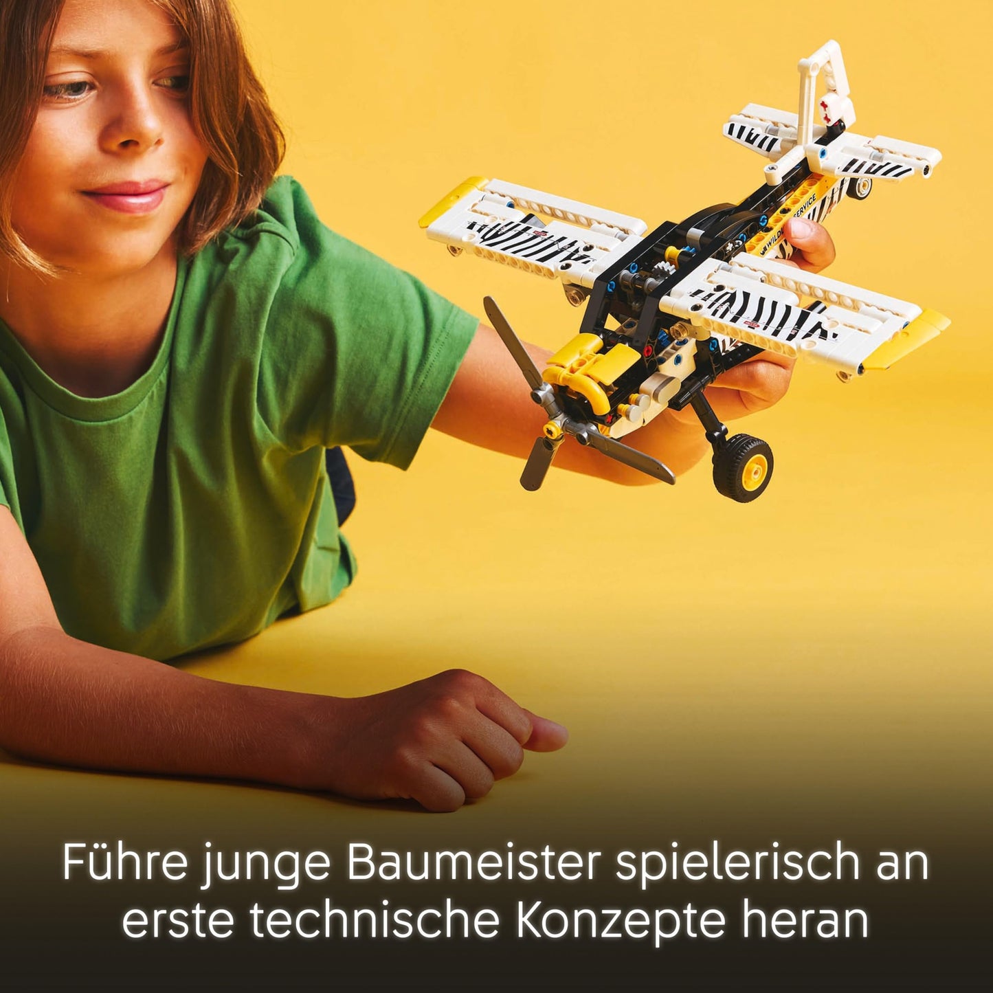 LEGO Technic propeller plane, buildable airplane toy for children, gift for boys and girls aged 8 and up, model airplane with rotating propeller and 4-cylinder piston engine 42198