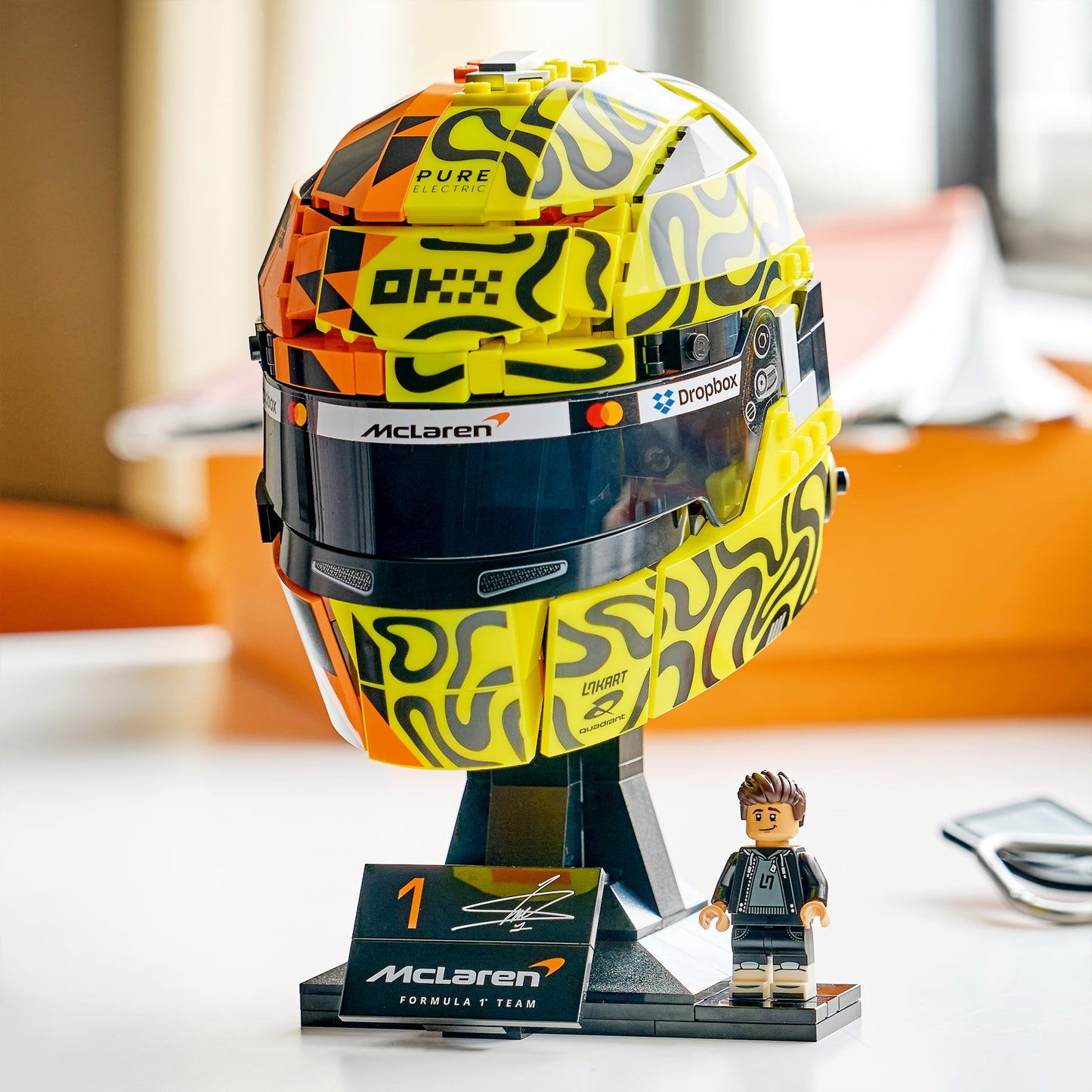 LEGO Editions McLaren MasterCard F1 Team Lando Norris' Helmet - F1 fan item - model building with collectible minifigure - gift for boys aged 14 and over & adult motorsport fans - 43023