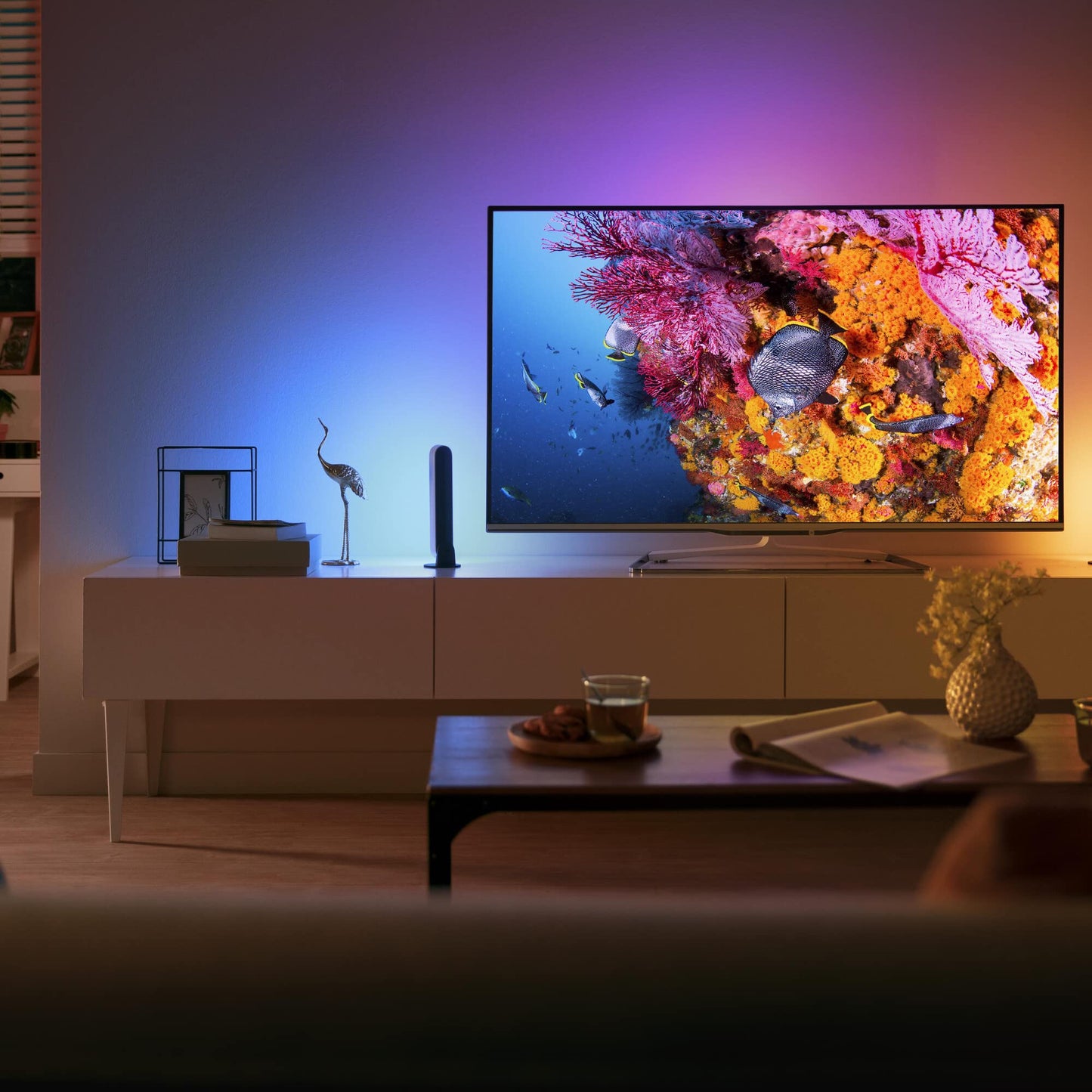 Philips Hue White & Color Ambiance Play Lightbar basic set (500 lm), dimmable LED lightbar for the Hue lighting system with 16 million colors, smart light control via voice or app, white, pack of 1 - 7820131P7