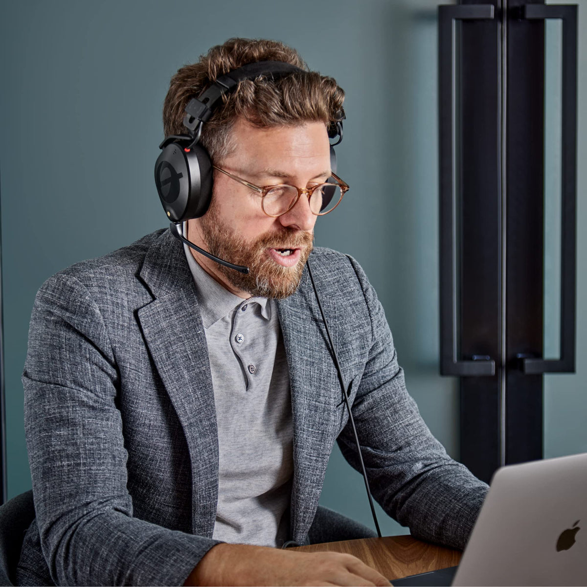 RØDE NTH-100M - Professional over-ear headset for media creation, broadcasting, podcasting, content creation, streaming and home office (black)
