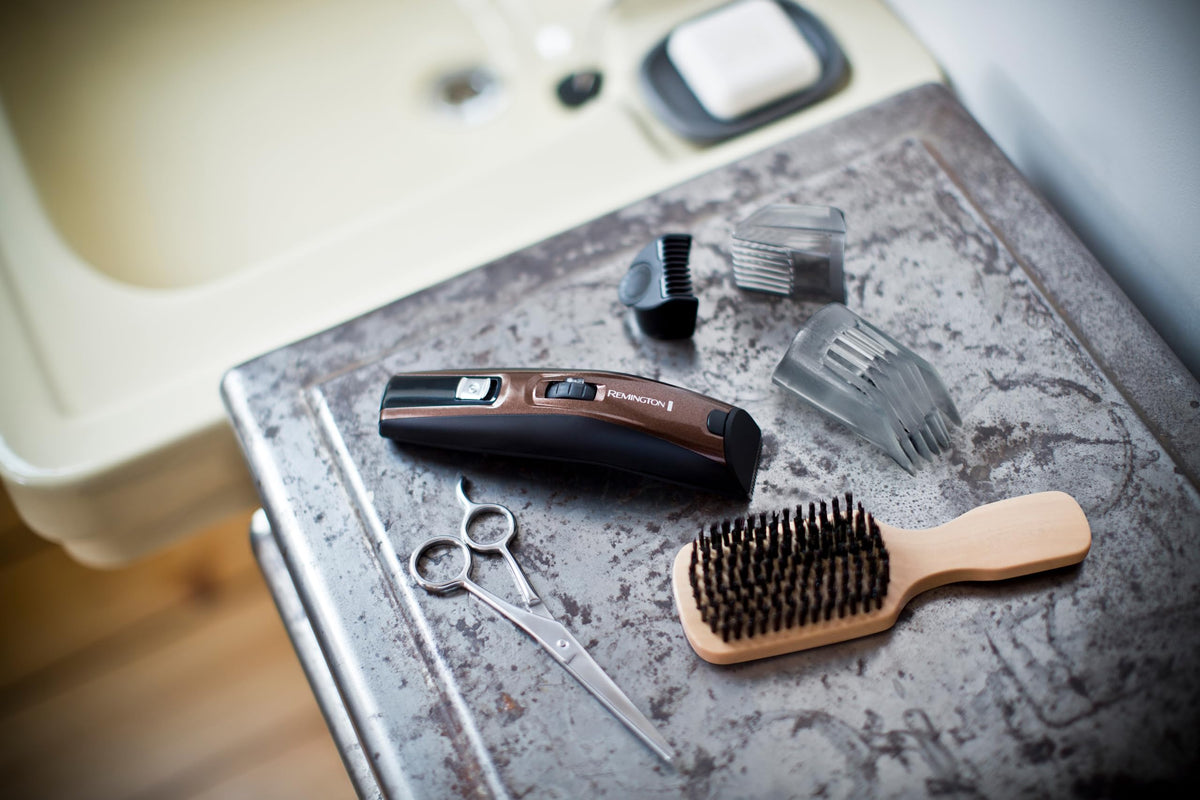 Remington Beard Trimmer for Men [including XL-long full beard attachment/0.4mm-35mm/titanium self-sharpening blades] Beard Trimmer Set (3 attachment combs: stubble/short/XL, mains/battery operation, long hair trimmer) MB4046