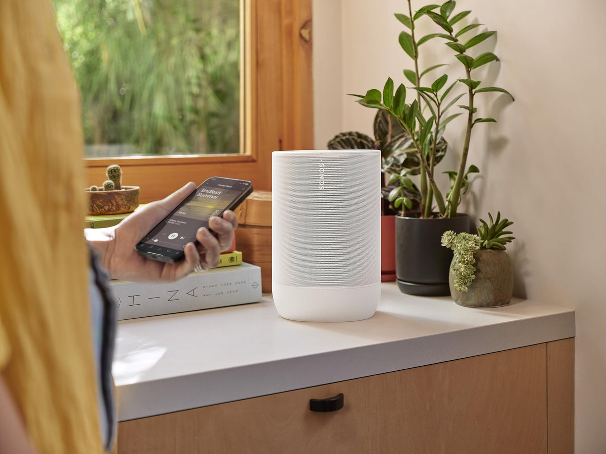 Sonos Move 2 | Portable WiFi Speaker with WiFi, Bluetooth, compatible with Amazon Alexa, at least 24 hours battery life and wireless charging station - White - MOVE2EU1