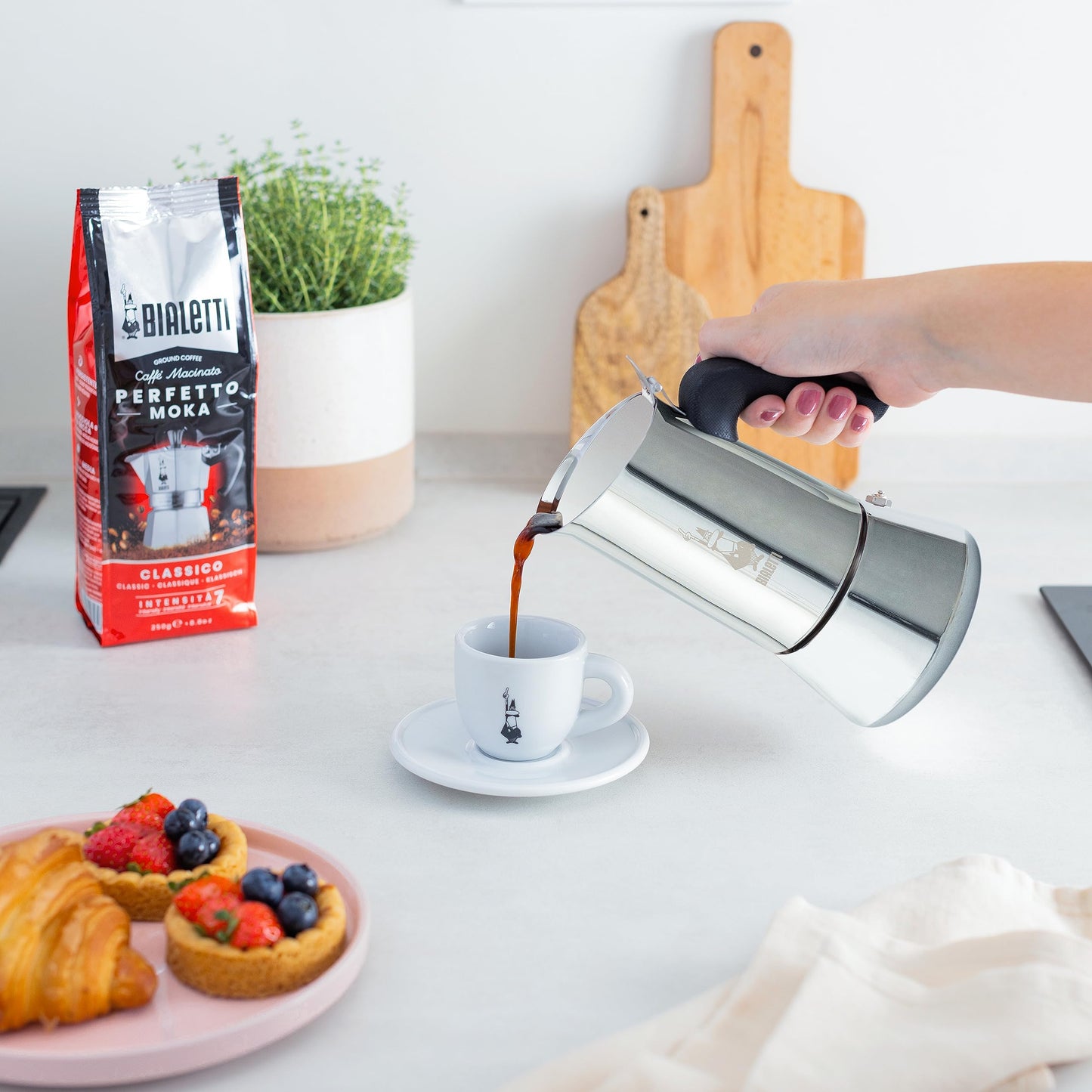 Bialetti - New Venus Induction, stainless steel stove espresso coffee machine, suitable for all types of stoves, 6 cups, aluminum, 235 milliliters silver - 0007255