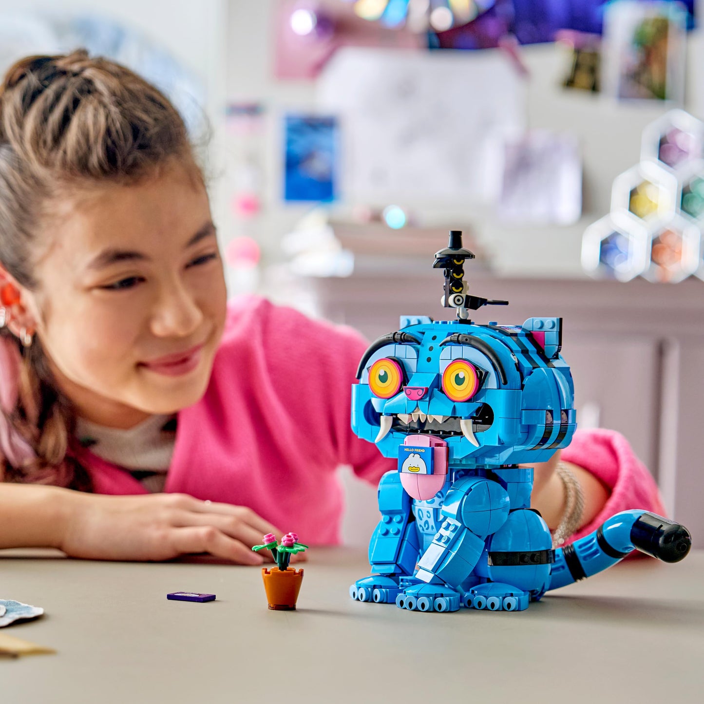 LEGO KPop Demon Hunters The tiger Derpy and the magpie Sussie - KPop toy with 2 animal figures and flower pot - children's room decoration - gift for girls, boys and film fans aged 9 and over - 72537