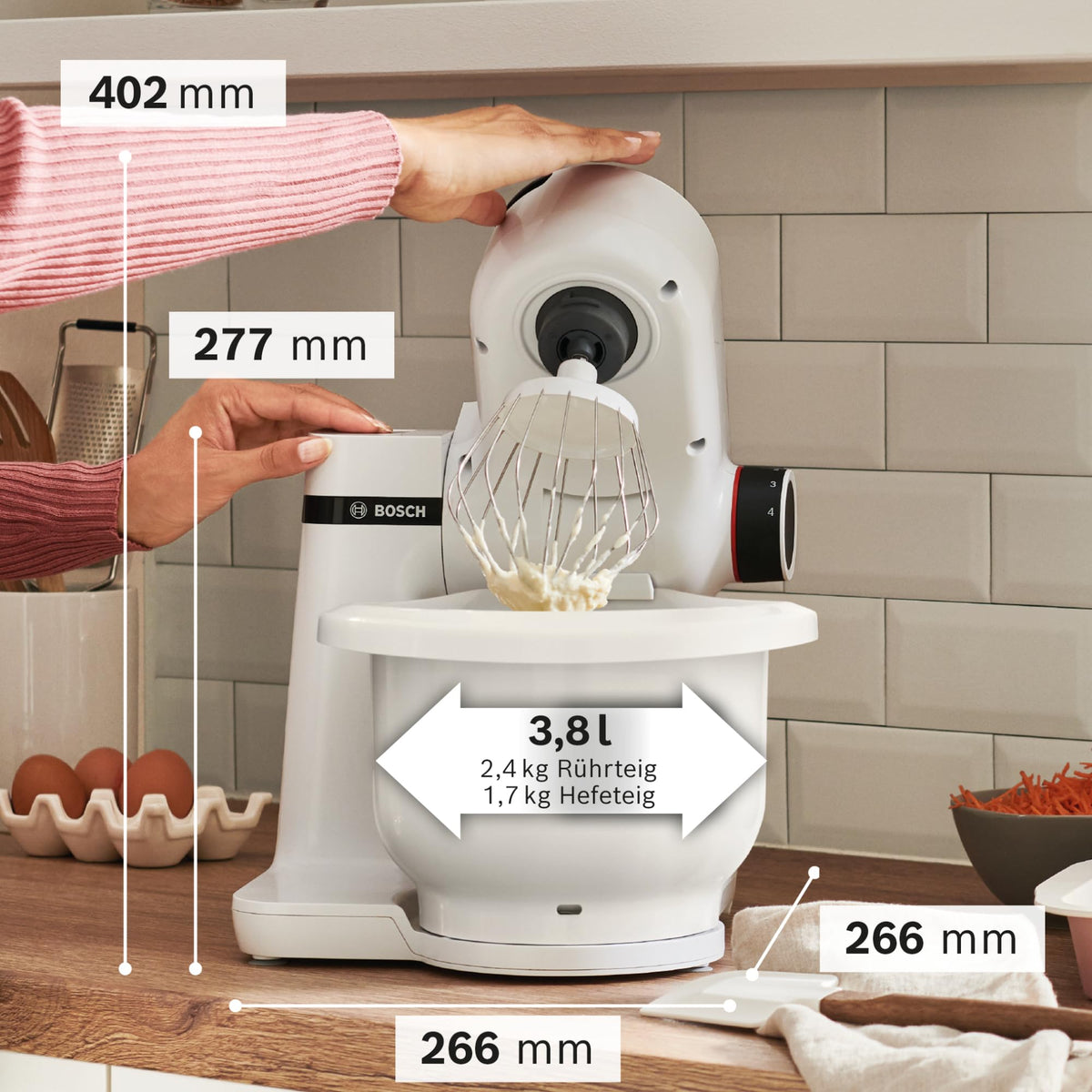 Bosch Robot de bucătărie Serie 2, robot de bucătărie mic, bol din plastic de 3,8l, feliator cu alimentare continuă, 4 discuri, 4 trepte, cârlig de frământare/beatere, lavabil în mașina de spălat vase, 700 W, alb, MUMS2AW01